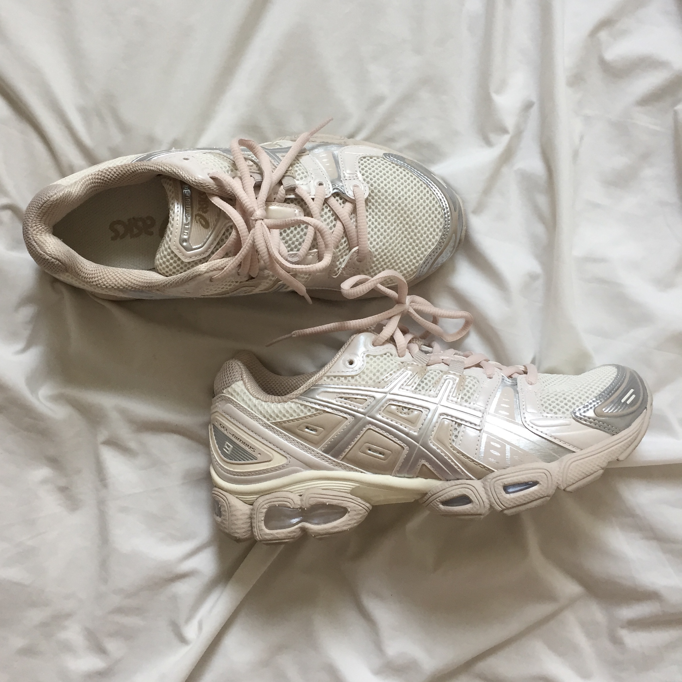 (W) Asics Gel-Nimbus 9 Cream Mineral Beige 착용 스타일 - 1