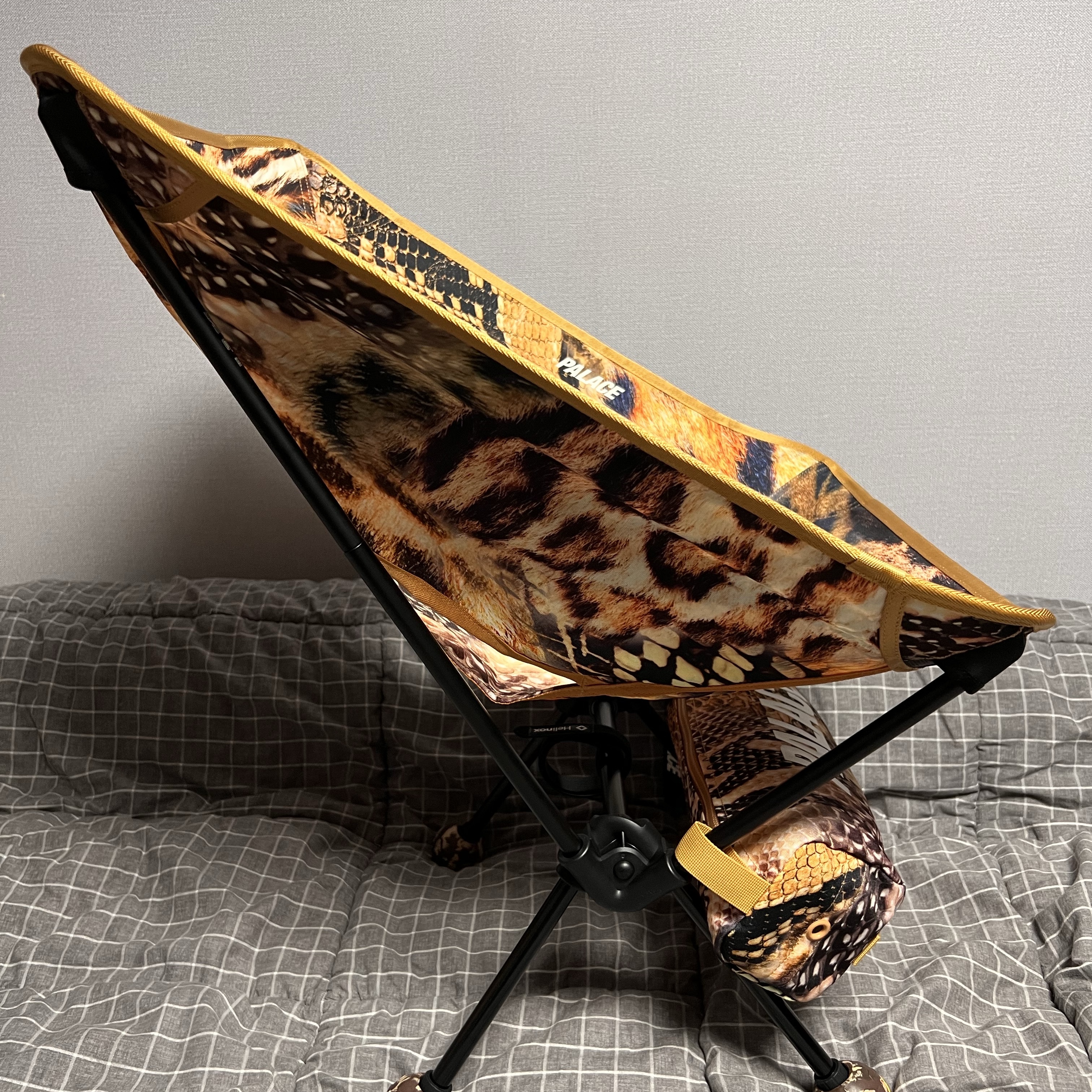 Helinox x Palace Animal Tactical Chair One Yellow - 23FW 착용 스타일 - 2