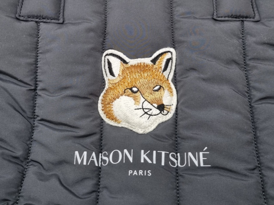 Maison Kitsune x Laneige Padded Bag Navy 착용 스타일