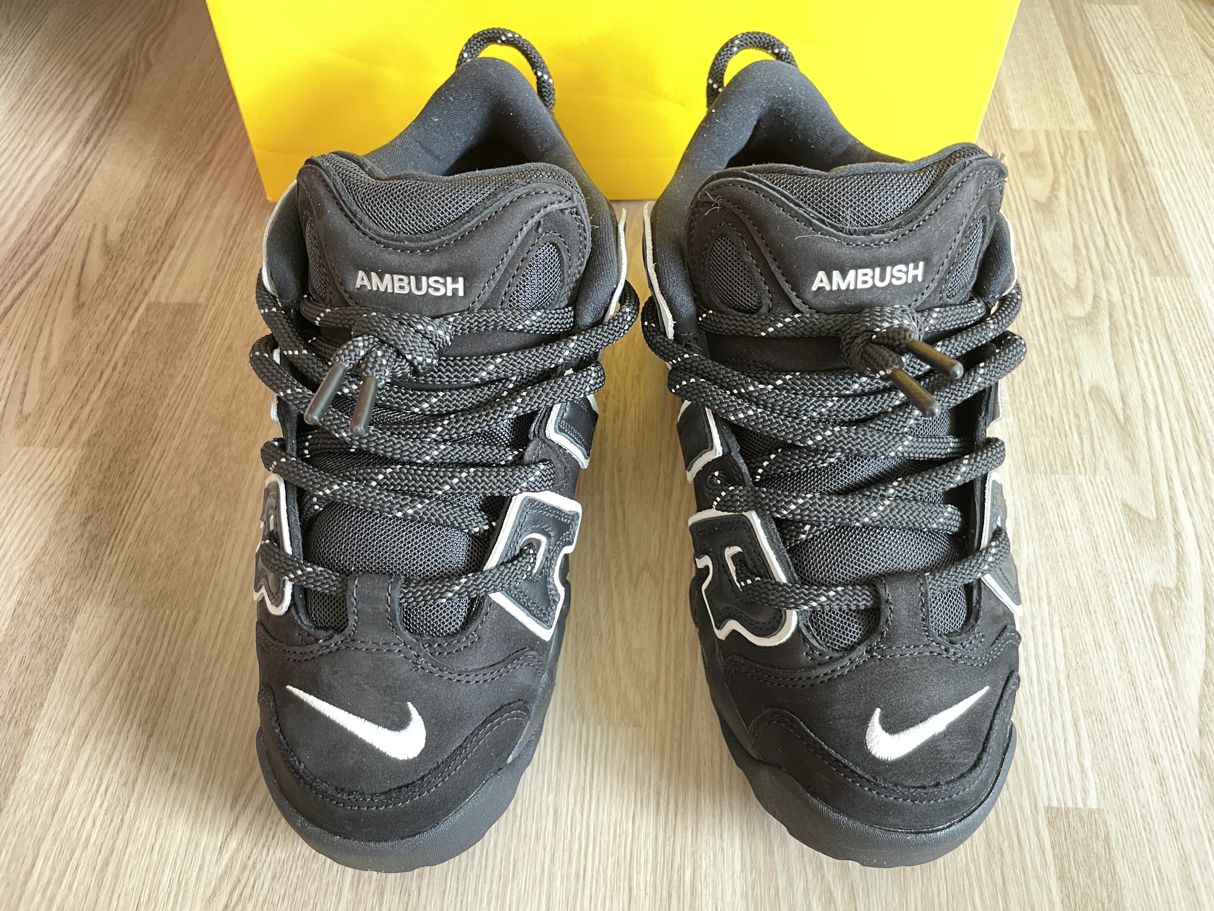 Nike x Ambush Air More Uptempo Low Black and White 착용 스타일 - 3