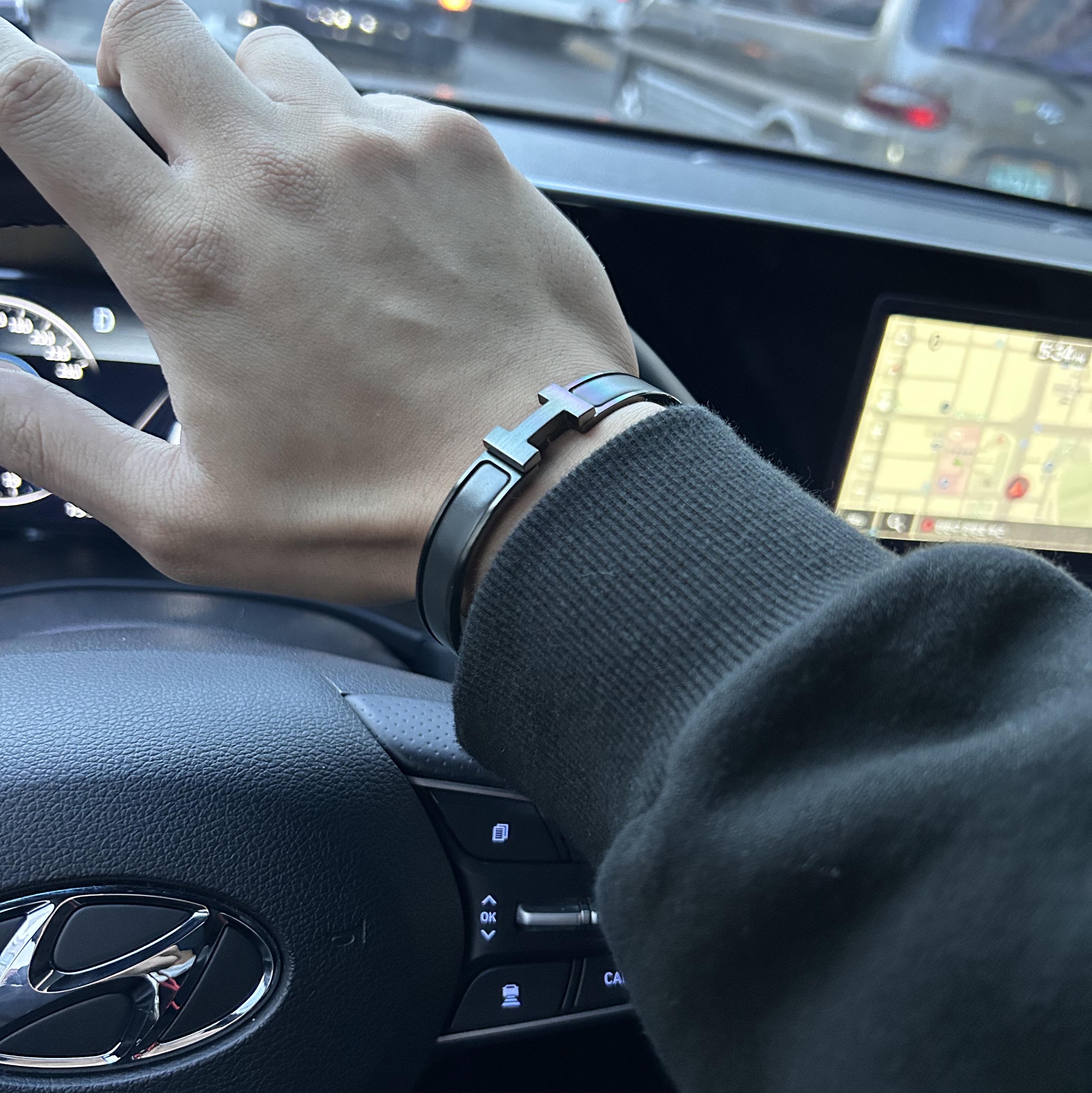 Hermes Clic HH Bracelet So Black & Noir Mat 착용 스타일