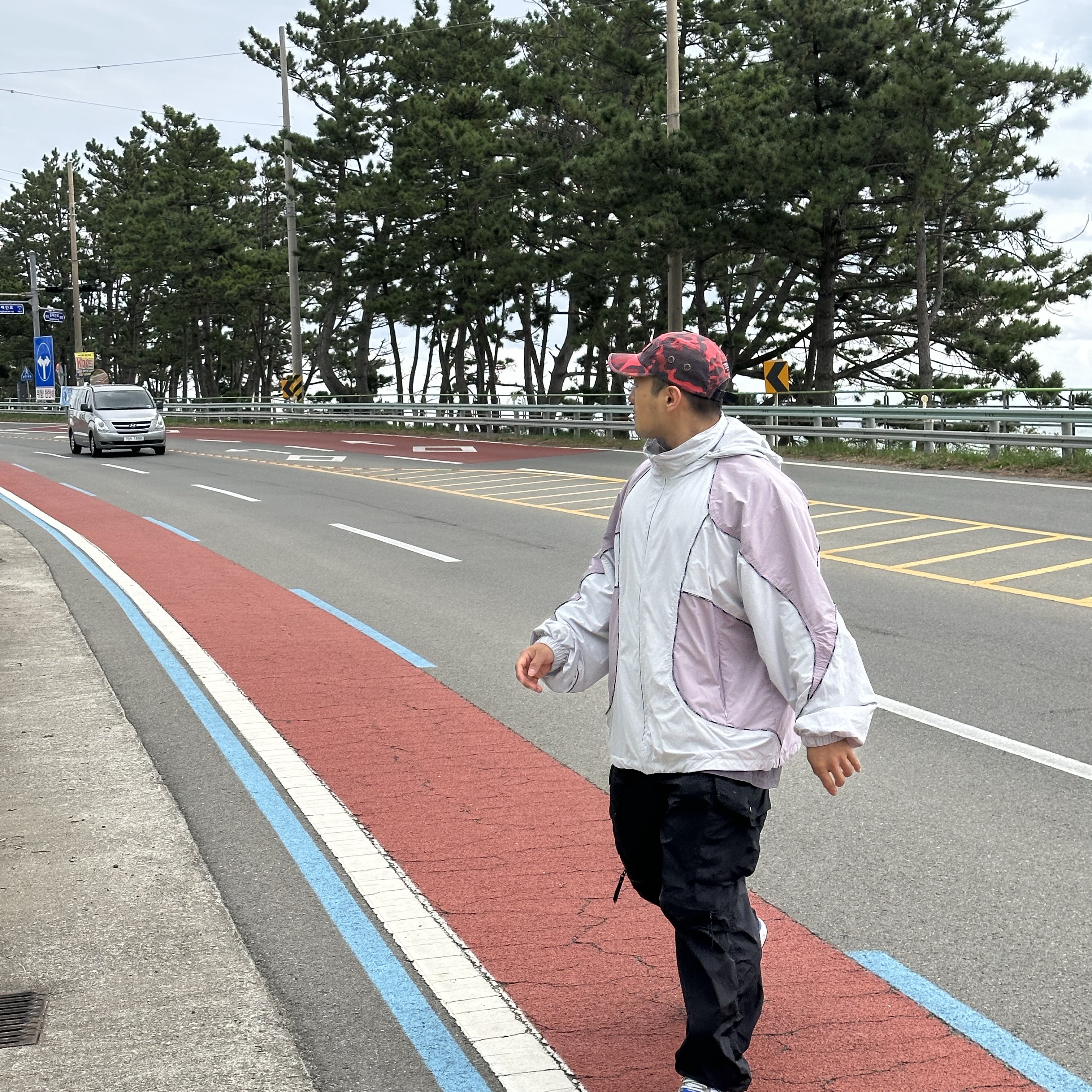 Supreme Logo Piping Hooded Track Jacket Grey - 23FW, Supreme Military Camp Cap Red Camo - 23SS 착용 스타일 - 4