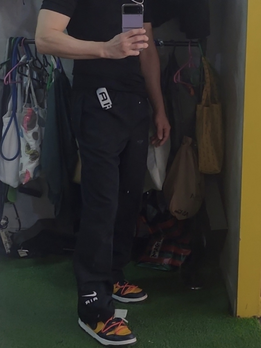 Nike x Off-White Dunk Low University Gold Midnight Navy 착용 스타일 - 2