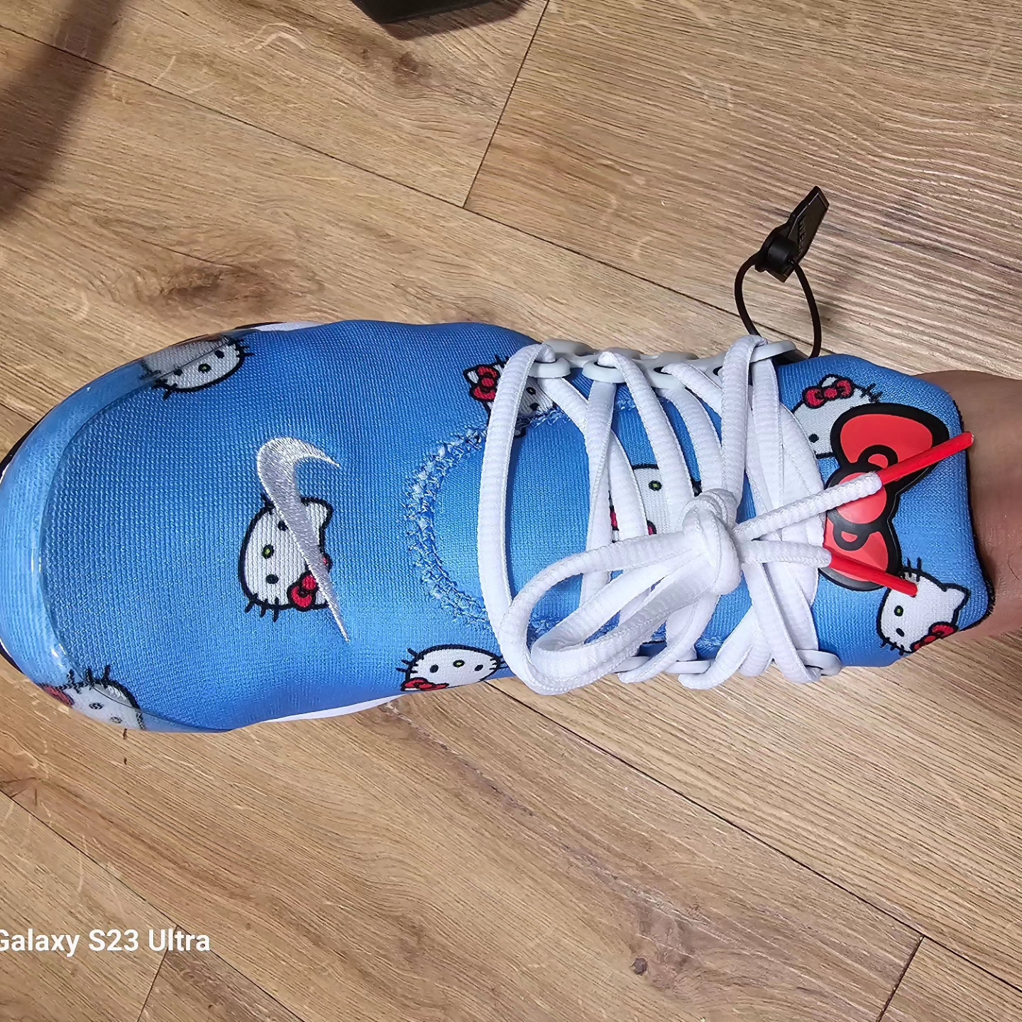 Nike x Hello Kitty Air Presto University Blue 착용 스타일 - 2