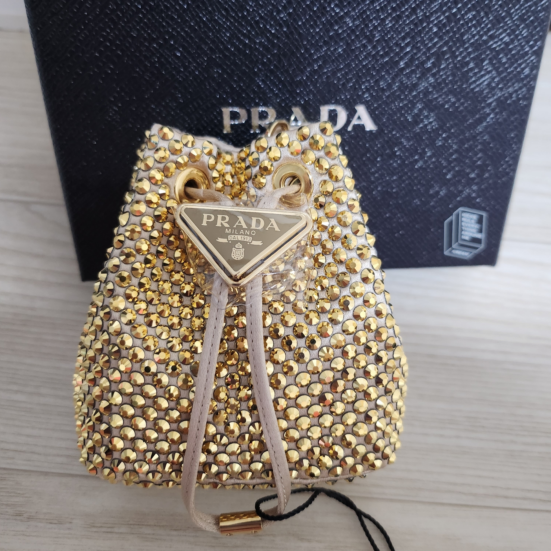 Prada Embellished Satin Mini Pouch Platinum 착용 스타일