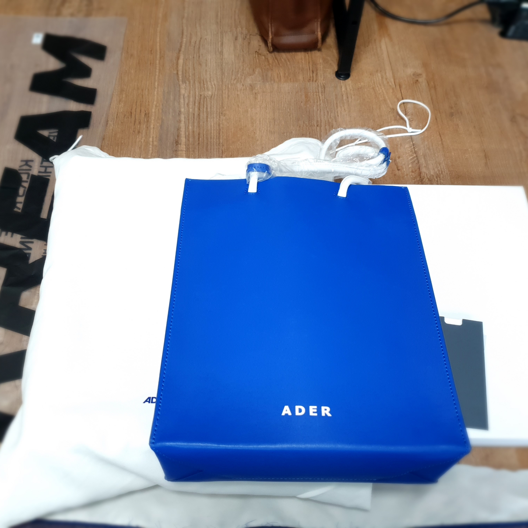 Ader Error Shopper Bag Blue 착용 스타일 - 2