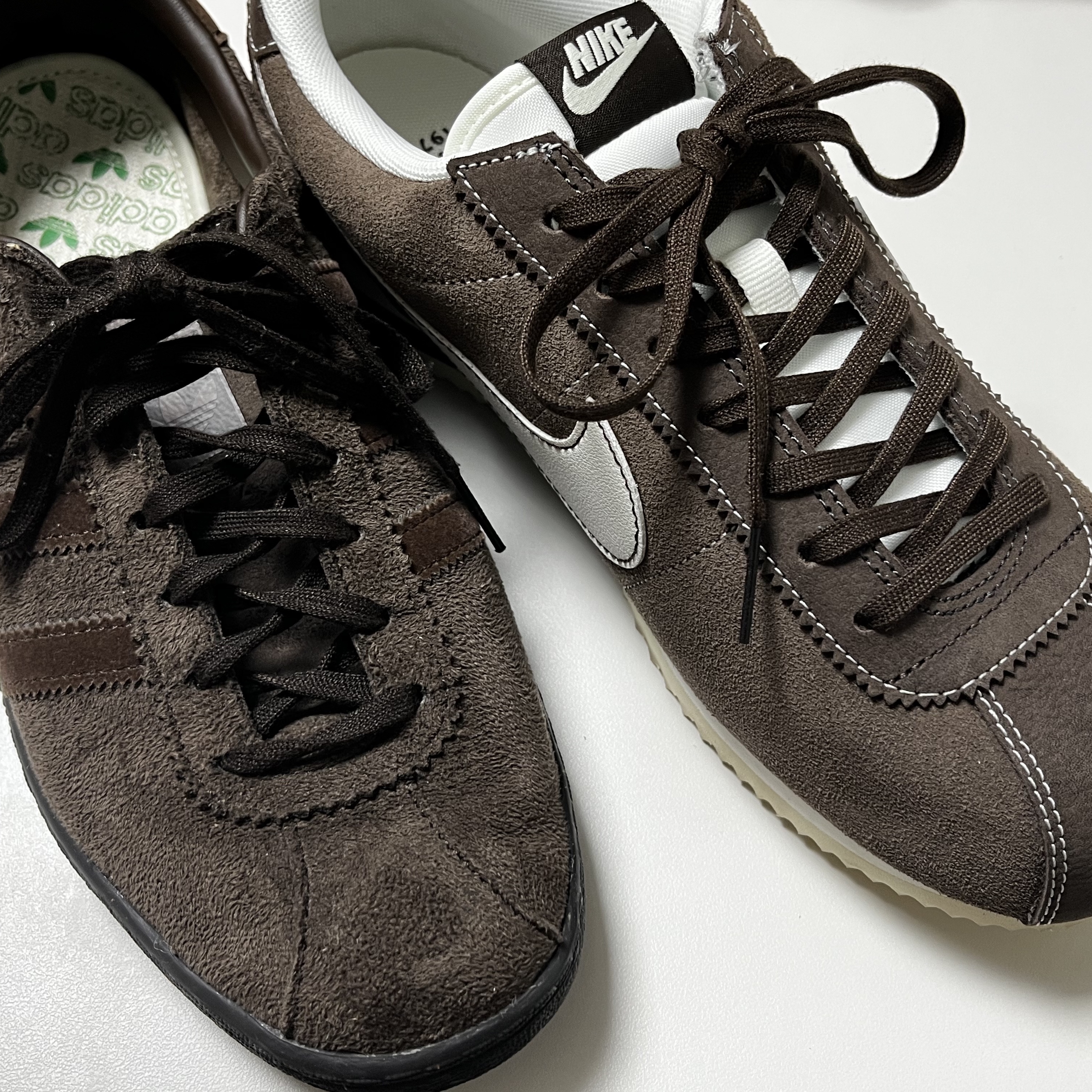 Nike Cortez SE Hangul Day Baroque Brown Sail, Adidas Tobacco Gruen Dark Brown 착용 스타일 - 3