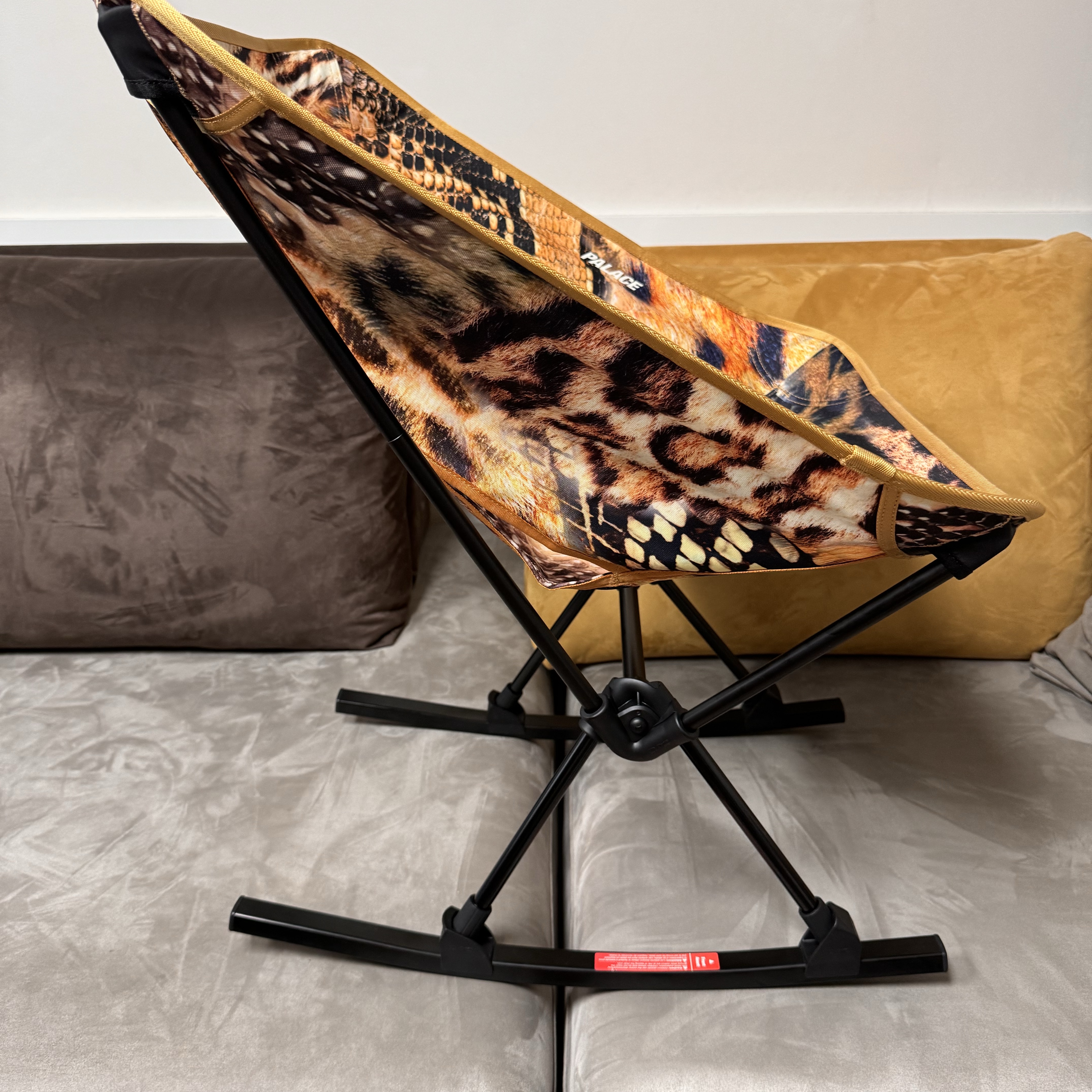 Helinox x Palace Animal Tactical Chair One Yellow - 23FW 착용 스타일 - 2