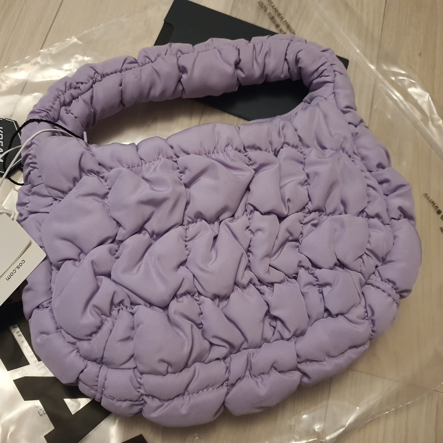 COS Quilted Micro Bag Purple 착용 스타일