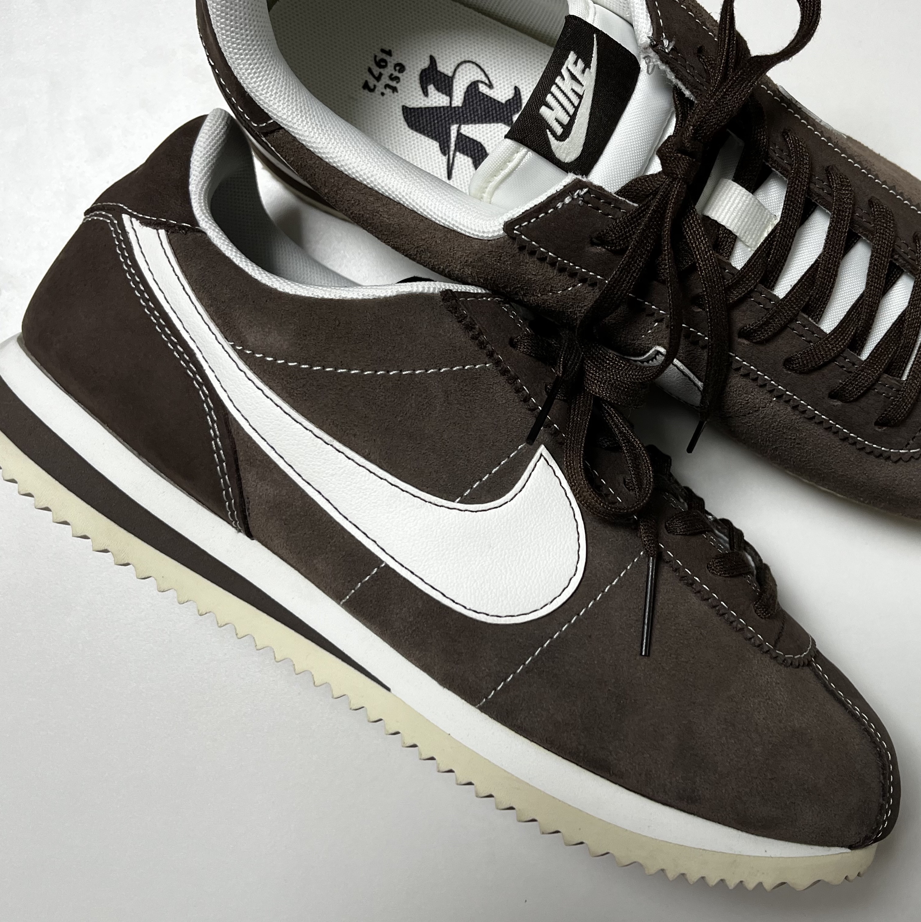 Nike Cortez SE Hangul Day Baroque Brown Sail, Adidas Tobacco Gruen Dark Brown 착용 스타일 - 1