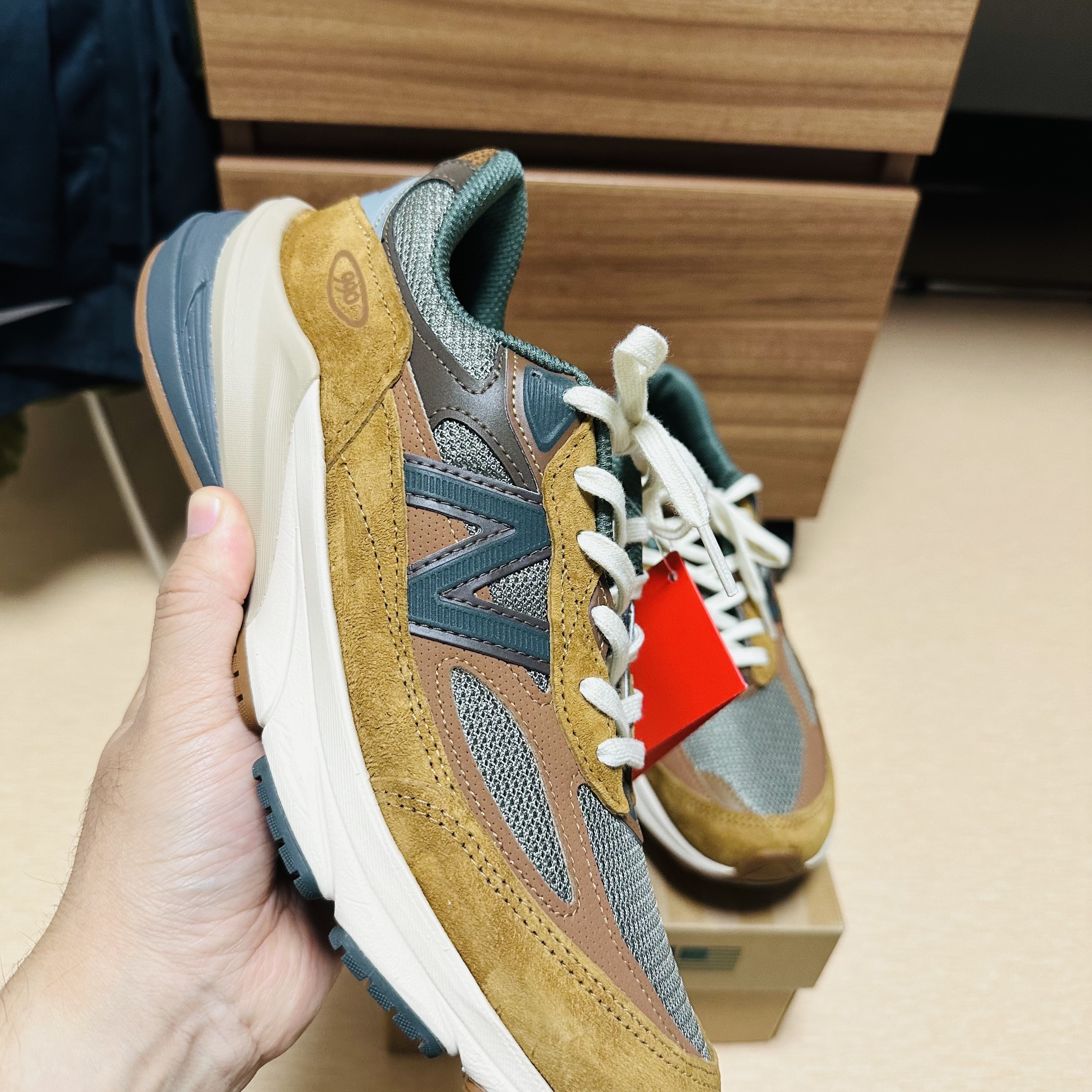 New Balance x Carhartt WIP 990v6 Made in USA Hamilton Brown Military Green 착용 스타일