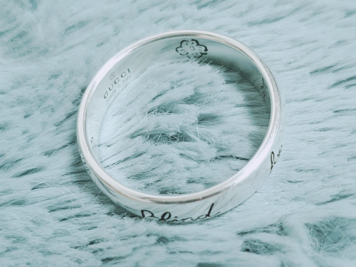 Gucci Blind For Love Ring Silver 착용 스타일