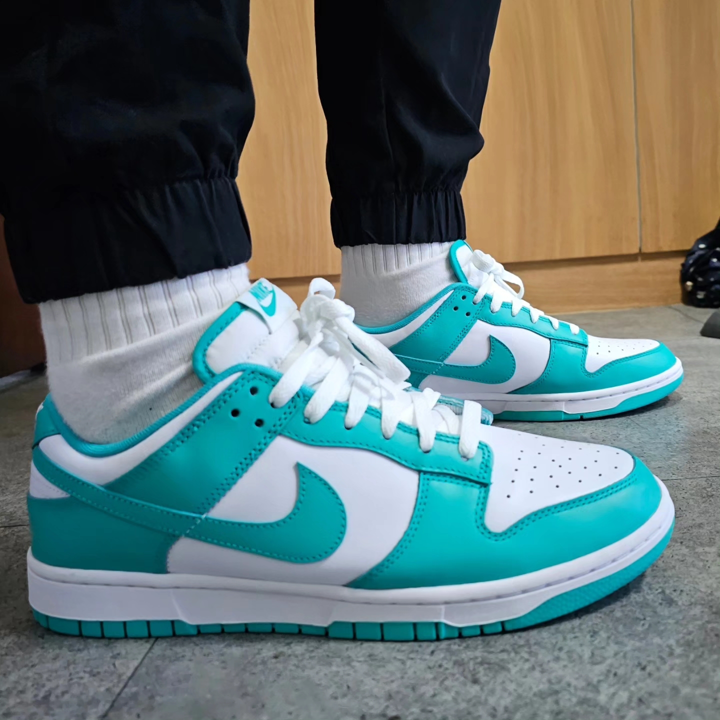 Nike Dunk Low White Clear Jade 착용 스타일 - 3