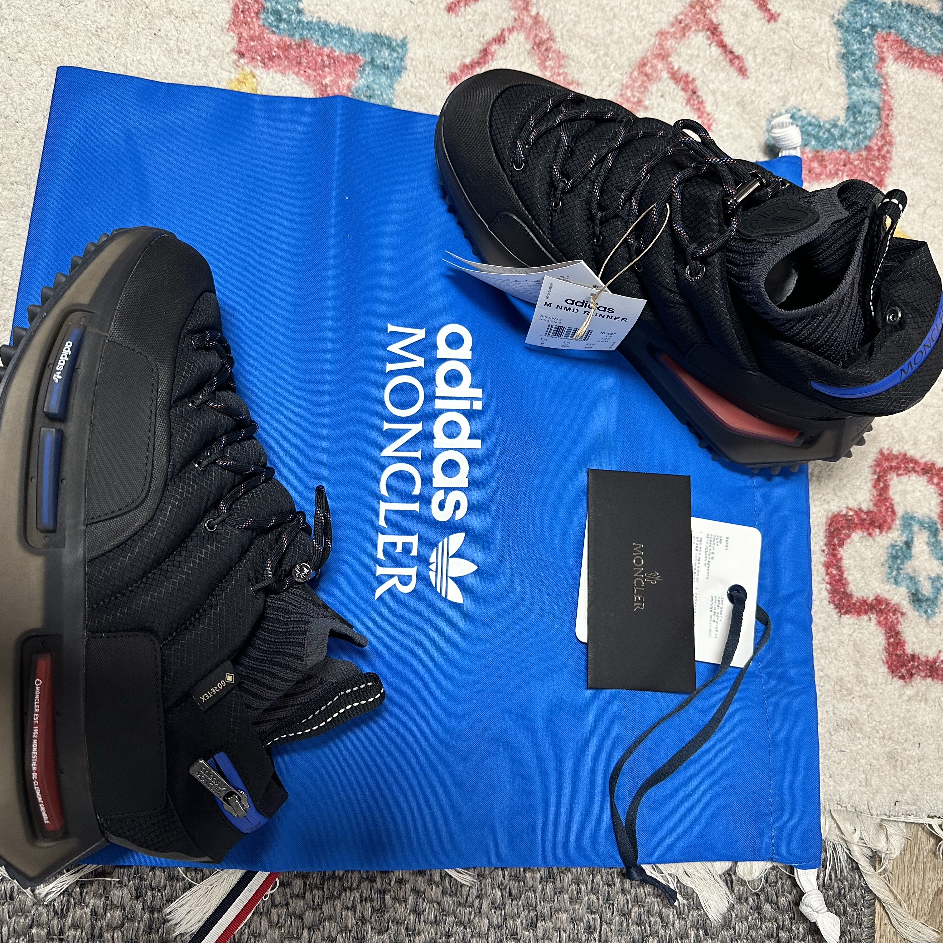 Adidas x Moncler NMD Runner Core Black 착용 스타일 - 2