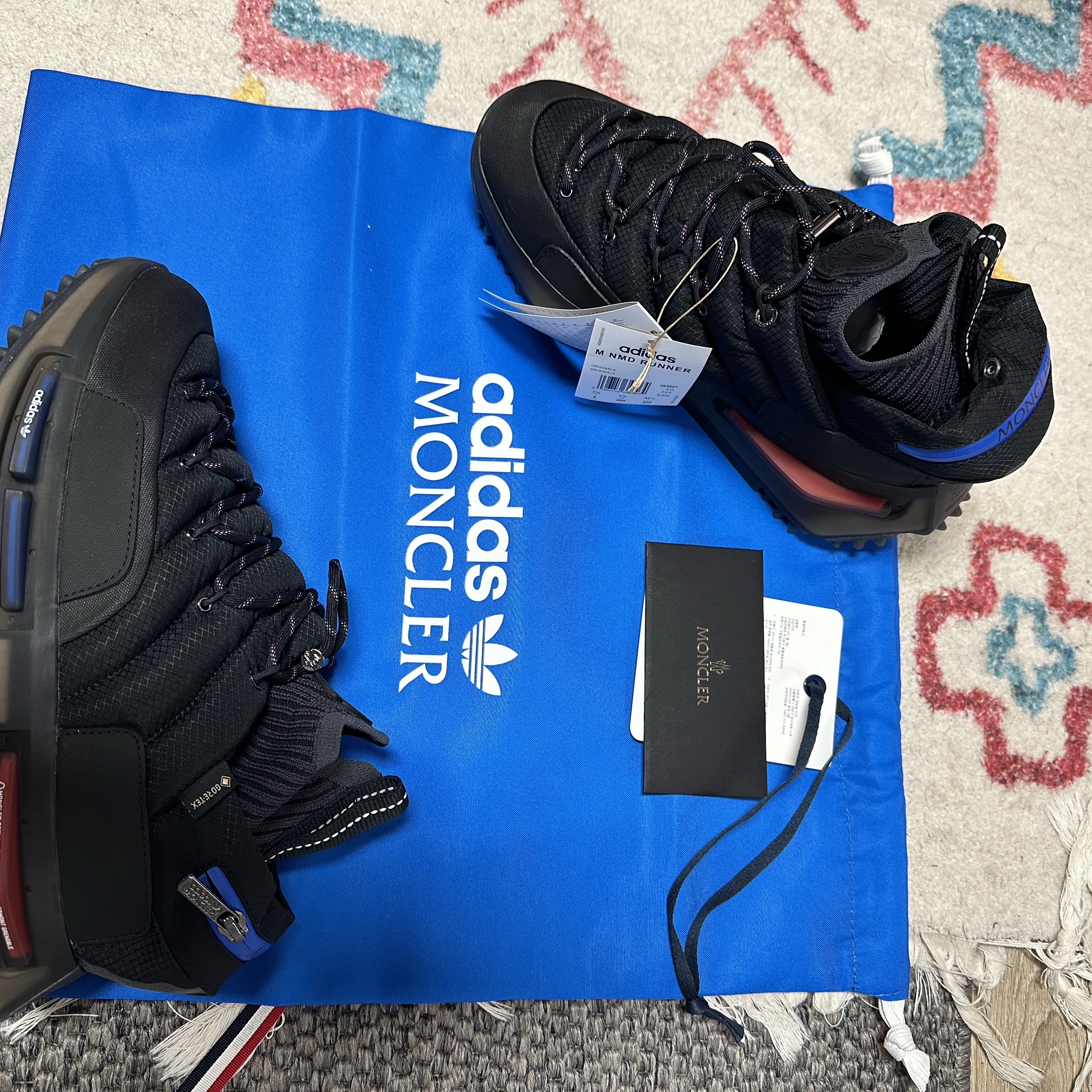 Adidas x Moncler NMD Runner Core Black 착용 스타일 - 3