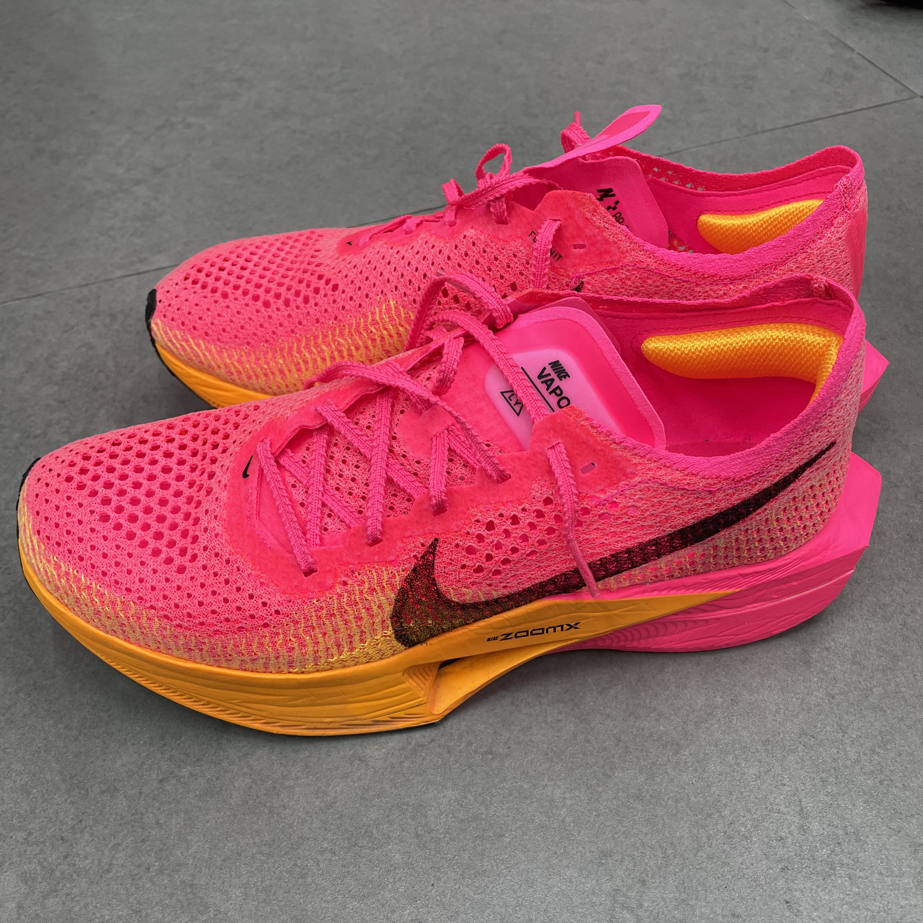 Nike ZoomX Vaporfly Next% 3 Hyper Pink 착용 스타일