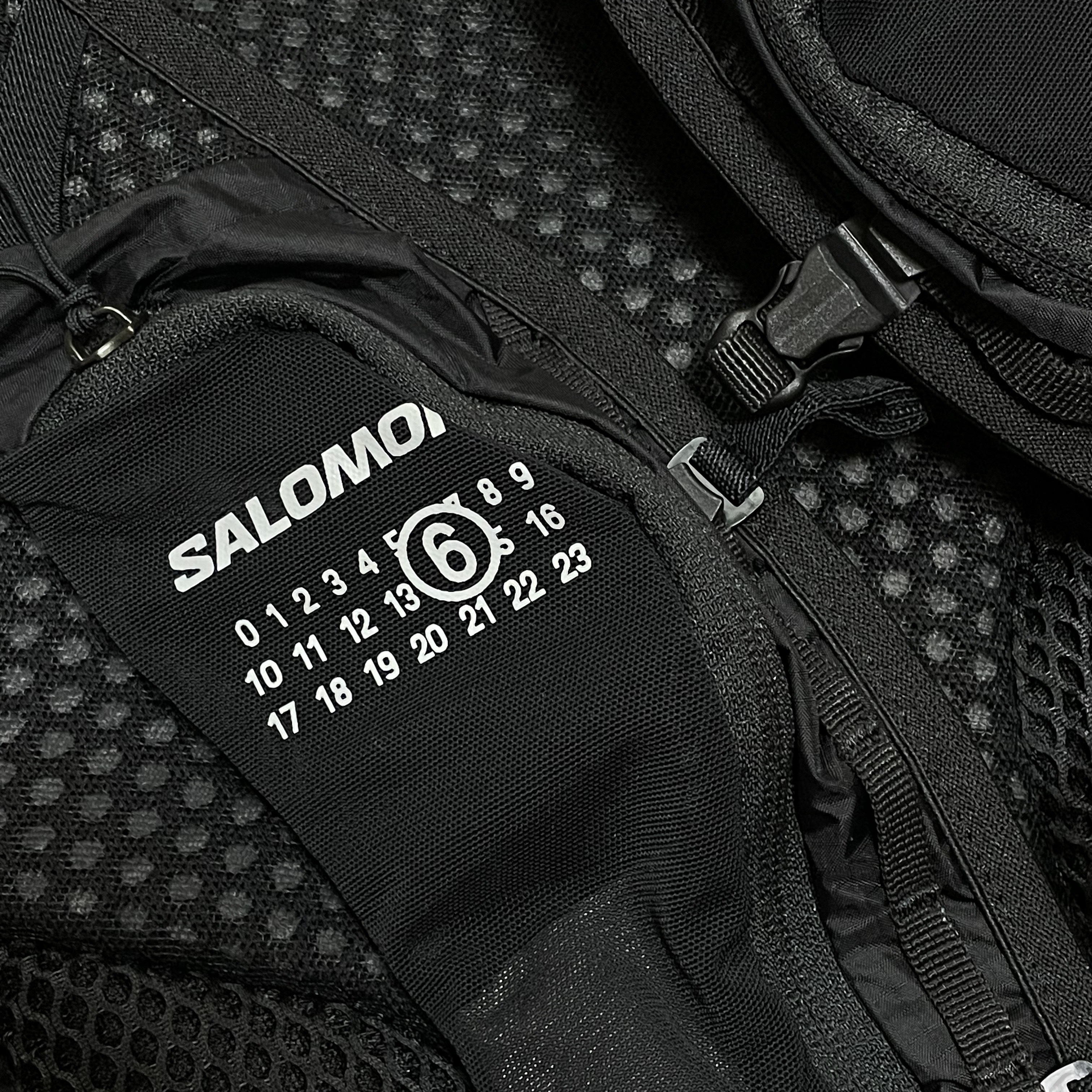Salomon x MM6 Maison Margiela XT-15 Black 착용 스타일 - 1