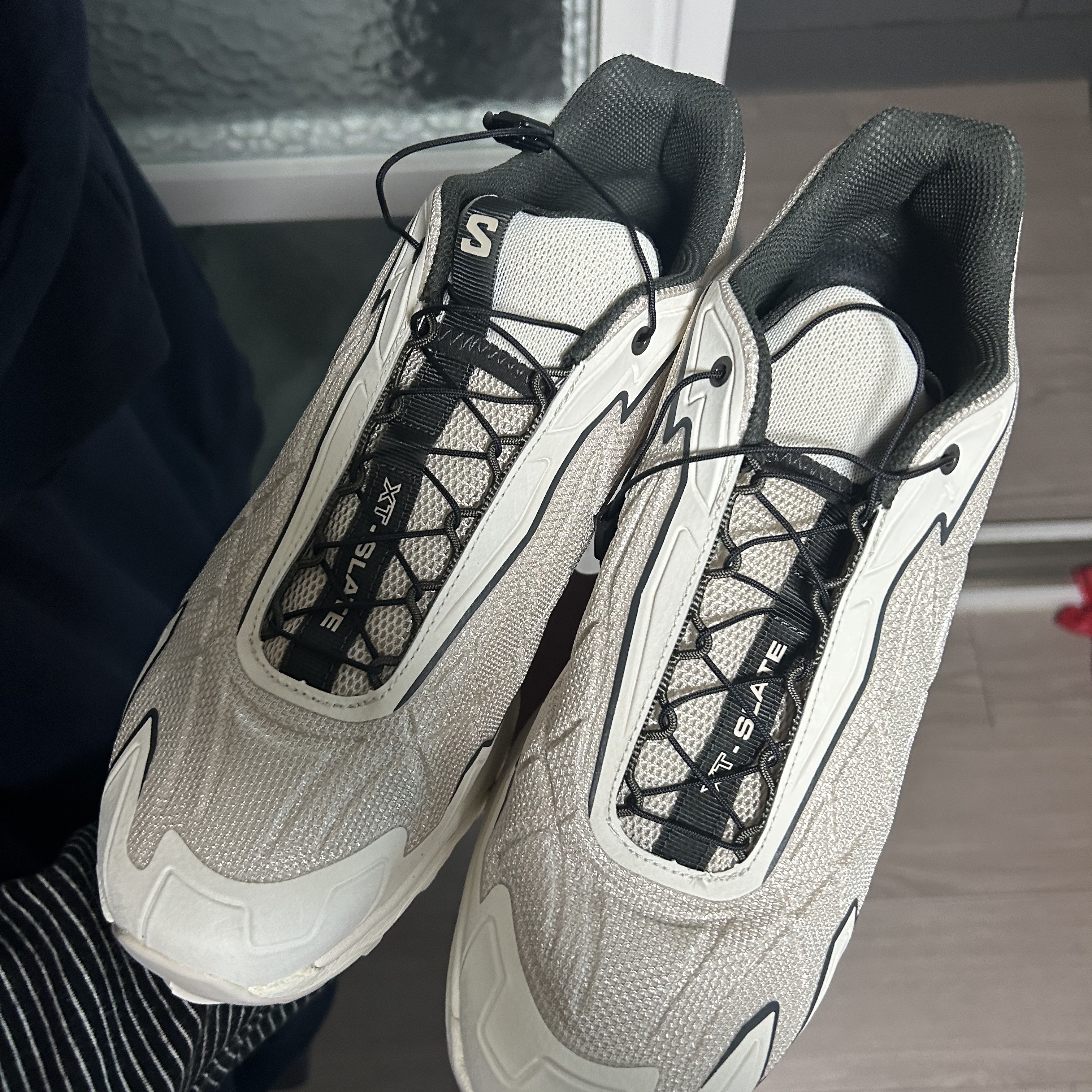 Salomon XT-Slate ADV Vanila Rainy Day 착용 스타일 - 3