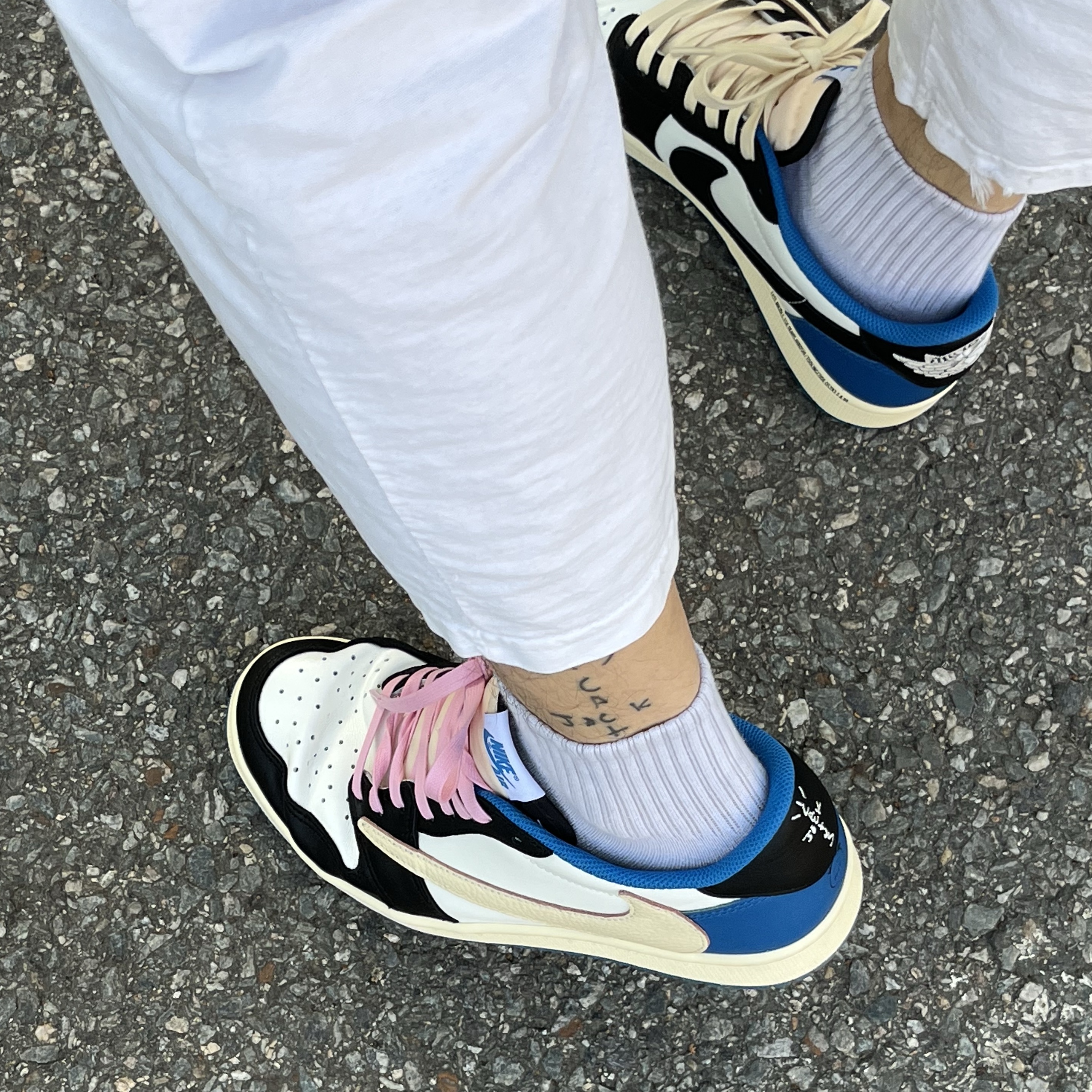 Jordan 1 x Travis Scott x Fragment Retro Low OG SP Military Blue 착용 스타일 - 2