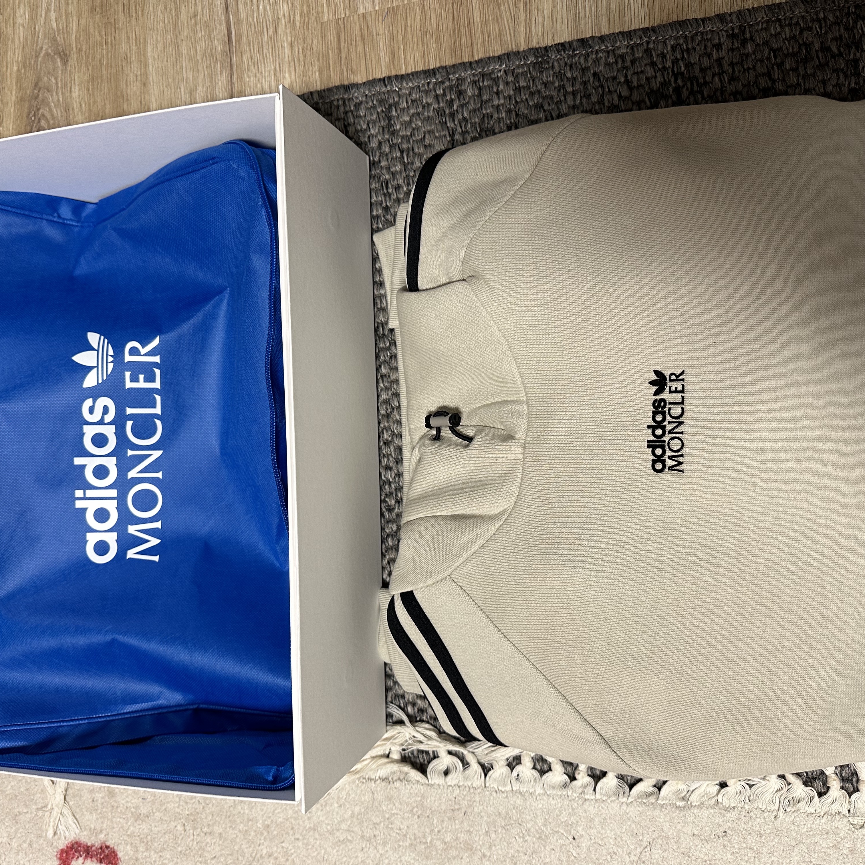 Moncler x Adidas Fleece Hoodie White - 23FW 착용 스타일