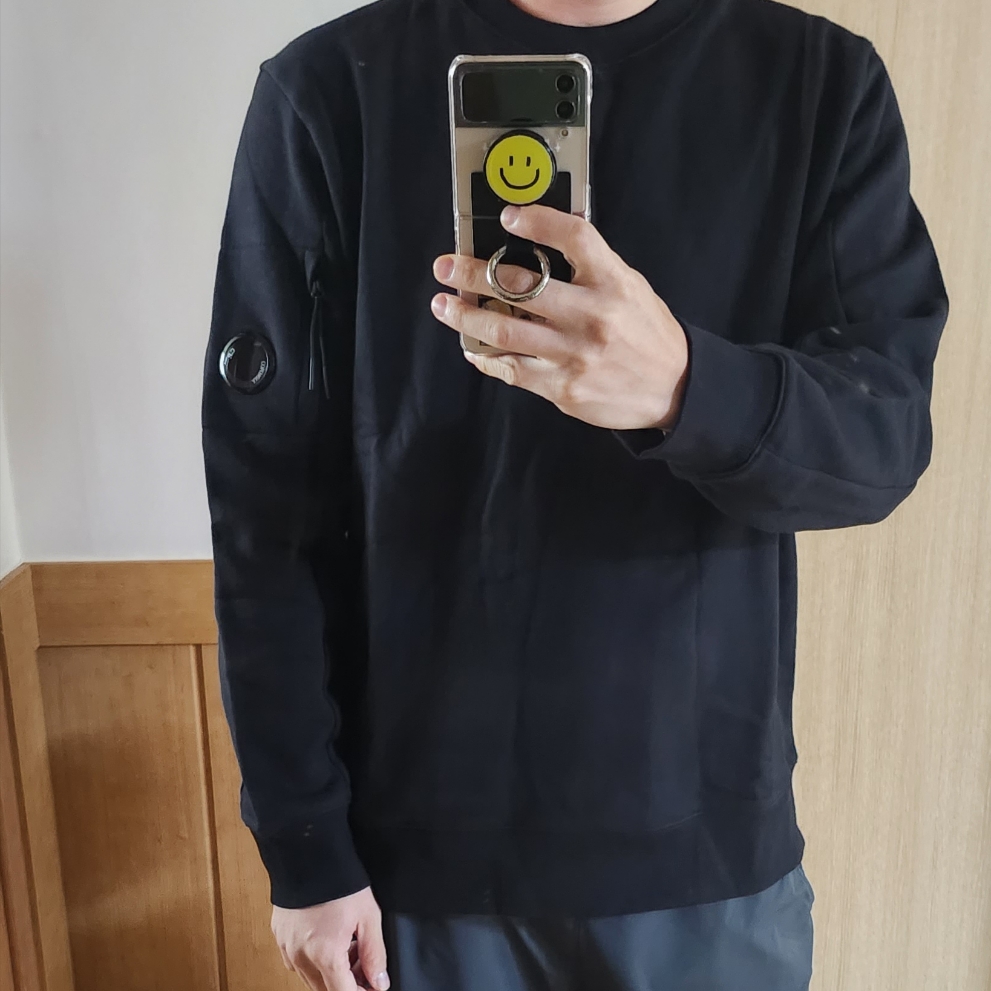 C.P. Company Diagonal Raised Fleece Sweatshirt Black - 23SS 착용 스타일 - 1