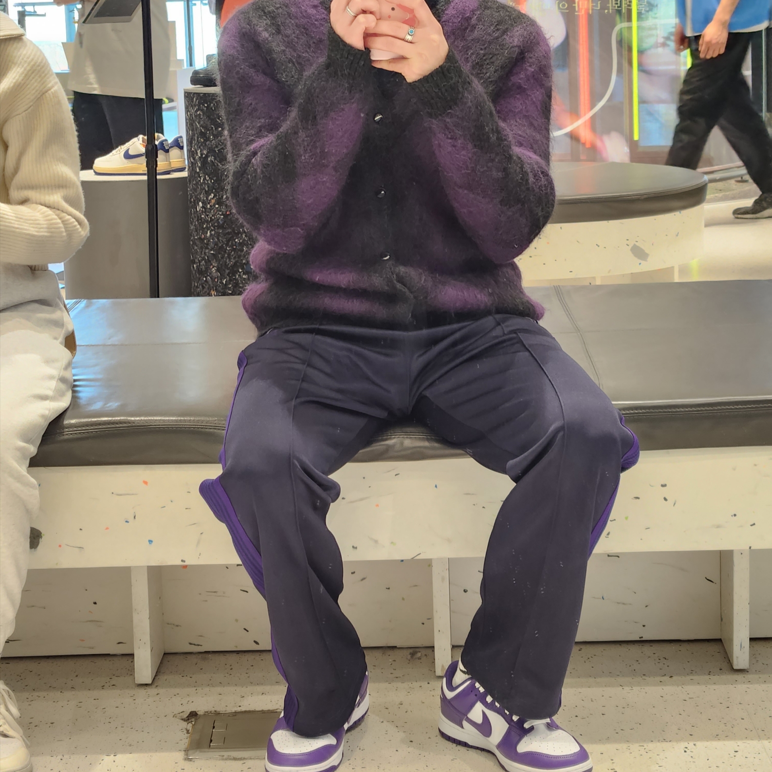 Needles Track Pants Poly Smooth Navy, Needles Mohair Cardigan Diamond Charcoal 착용 스타일
