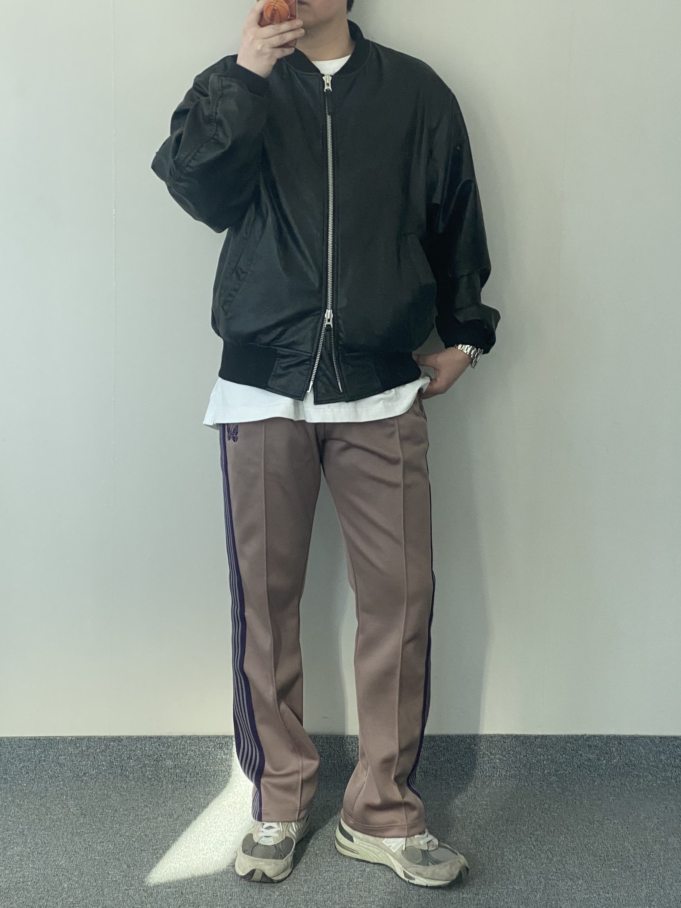 New Balance 991 Made in UK Grey, Needles Narrow Track Pants Poly Smooth Taupe 착용 스타일