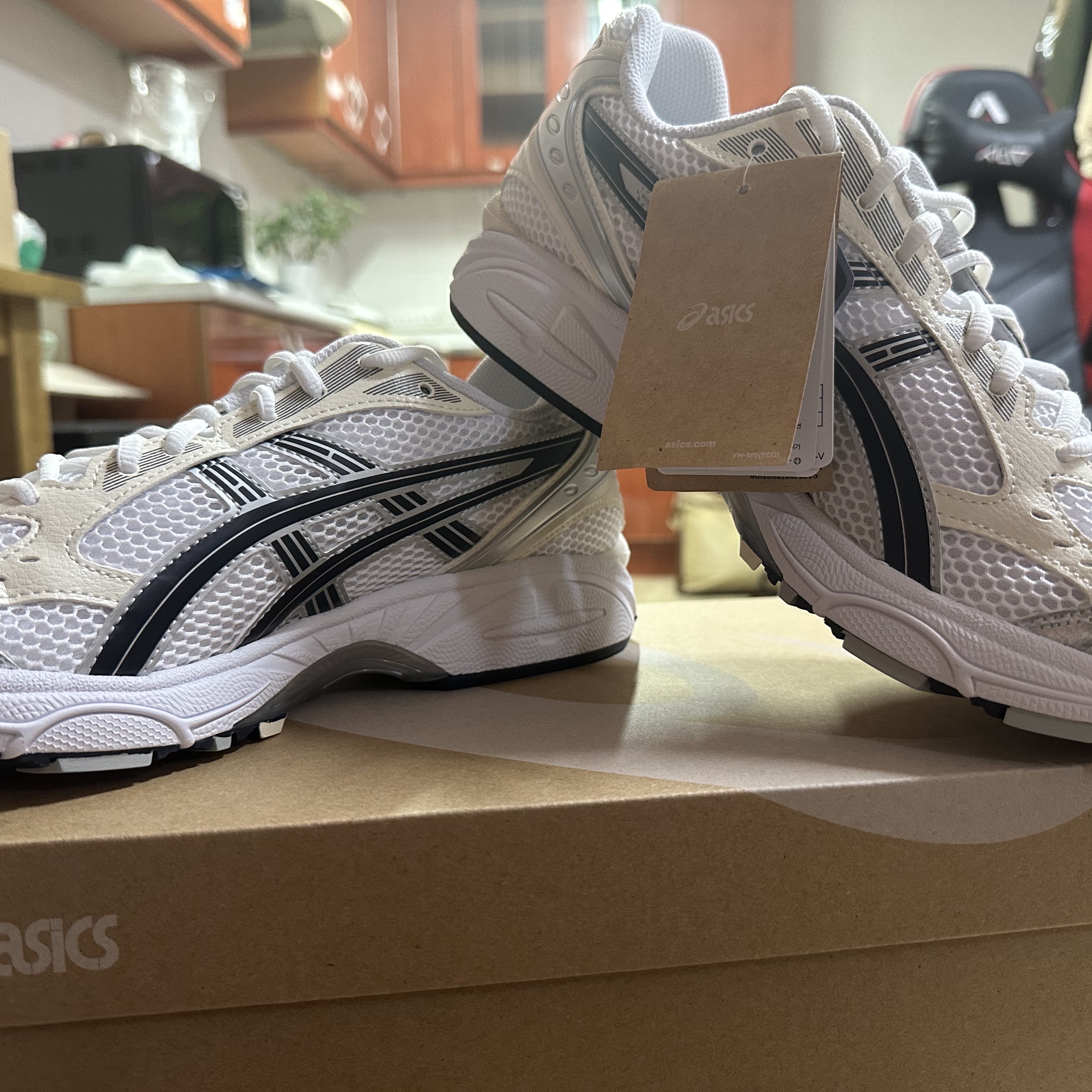 (W) Asics Gel-Kayano 14 White Midnight 착용 스타일