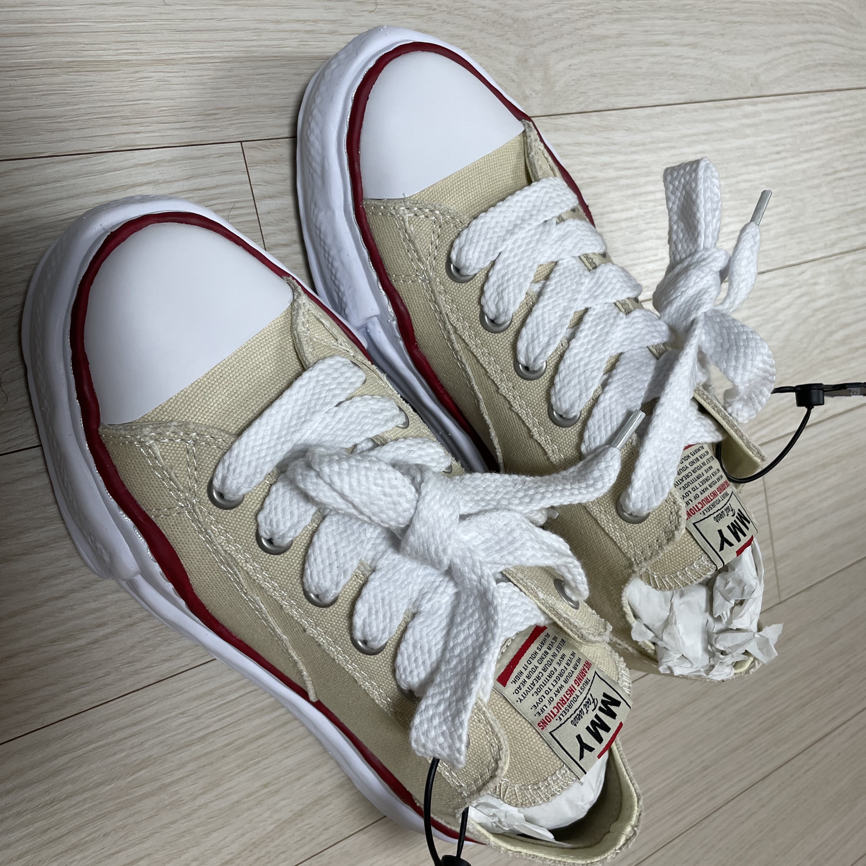 Maison Mihara Yasuhiro Peterson OG Sole Canvas Low-top Sneakers Natural 착용 스타일