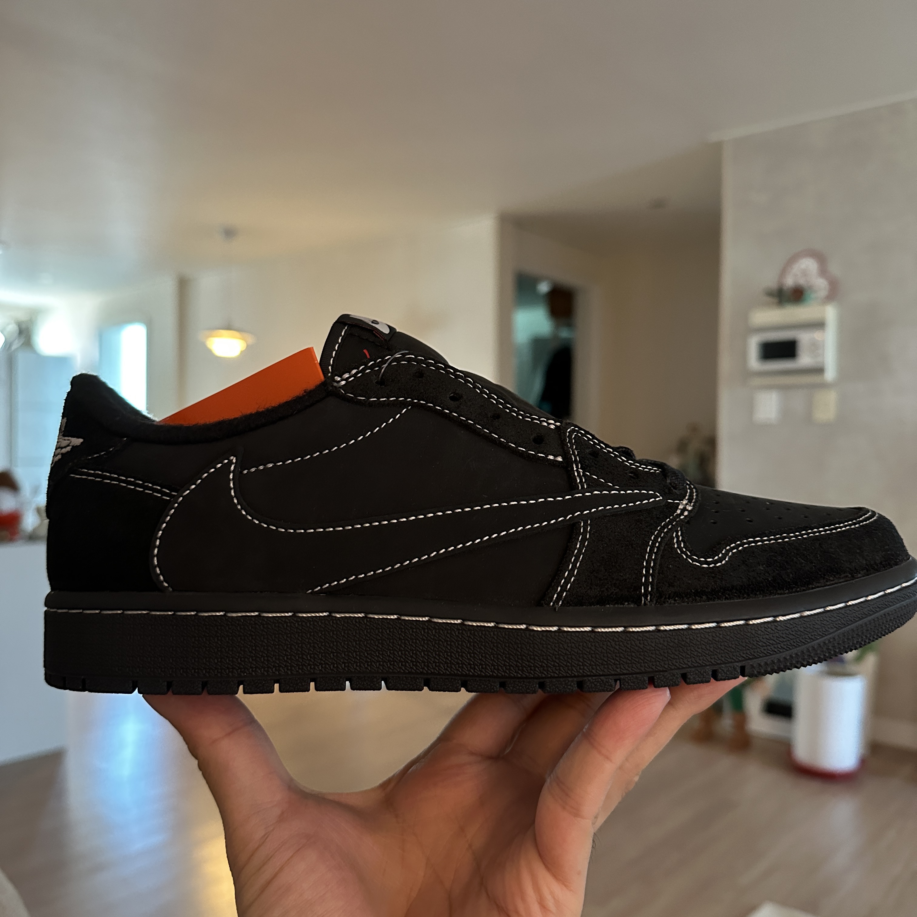 Jordan 1 x Travis Scott Retro Low OG SP Black Phantom 착용 스타일