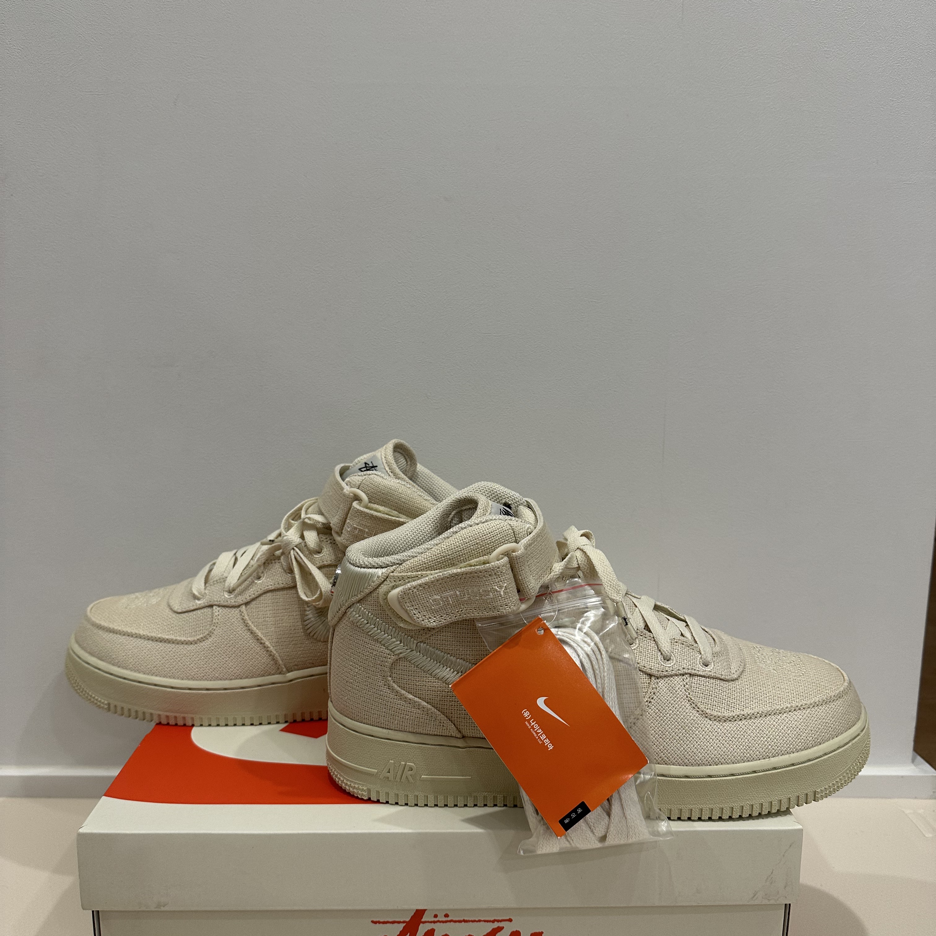 Nike x Stussy Air Force 1 '07 Mid SP Fossil 착용 스타일 - 3