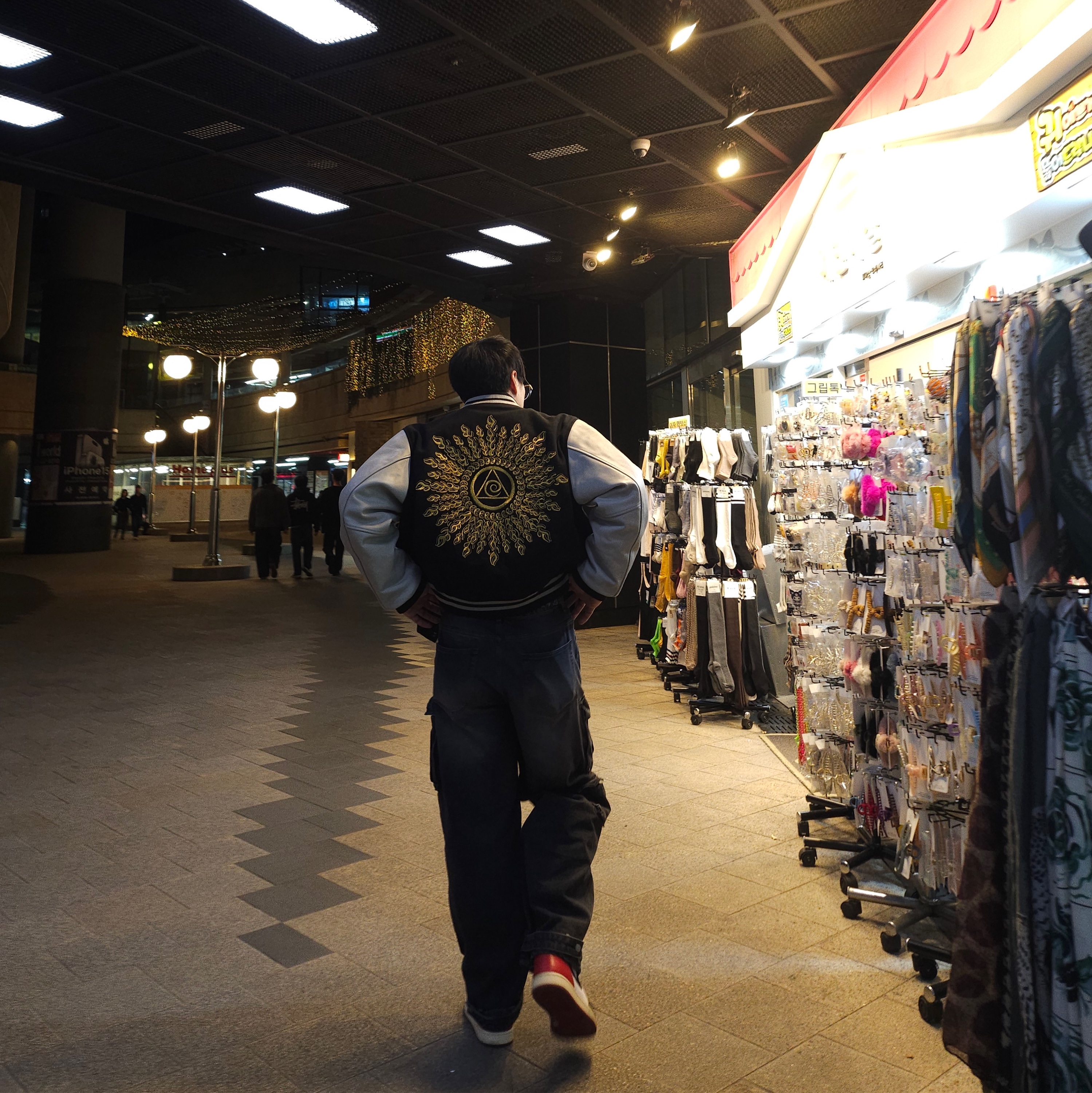 Stussy x Dries Van Noten Varsity Jacket Black, Jordan 1 x Union Retro High Black Toe 착용 스타일