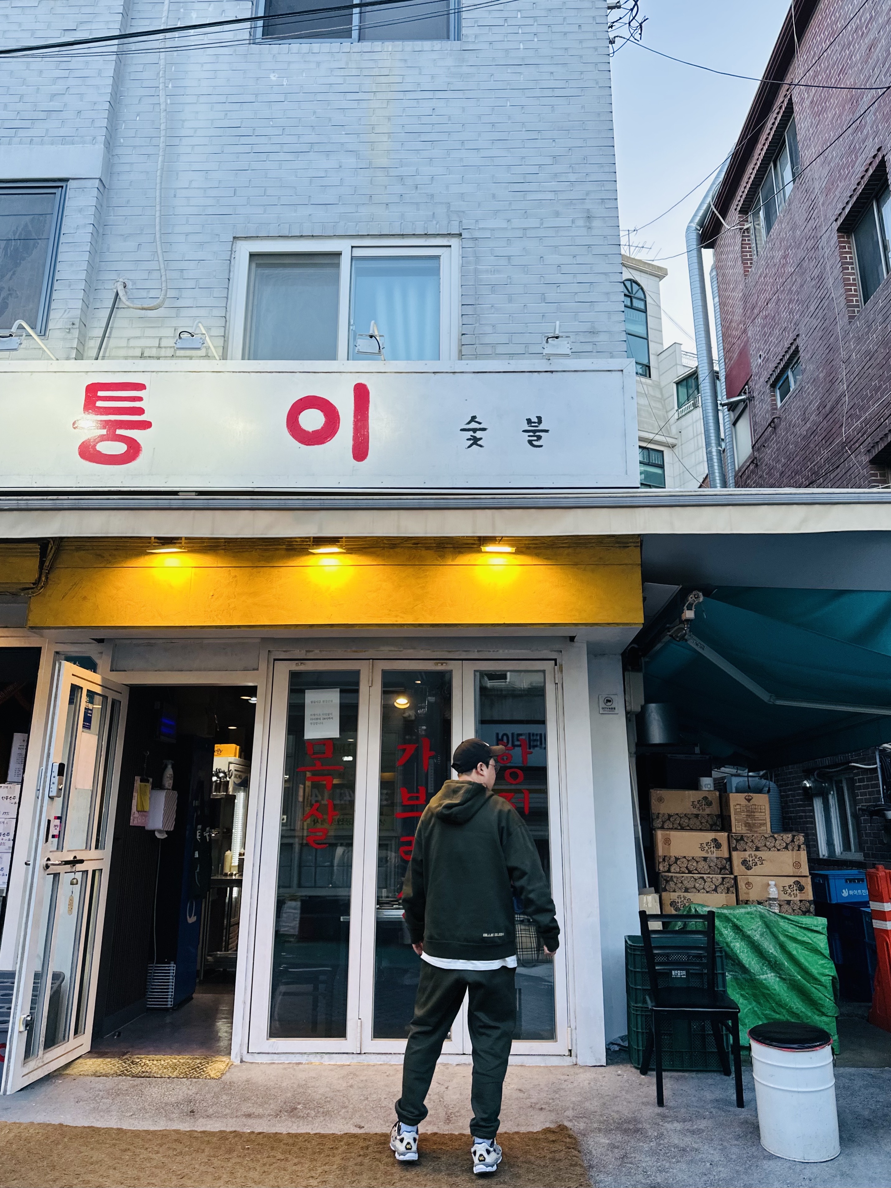 Nike Heritage 86 Futura Washed Cap Black White, Nike x Billie Eilish NRG Fleece Hoodie Sequoia - US/EU 착용 스타일 - 6