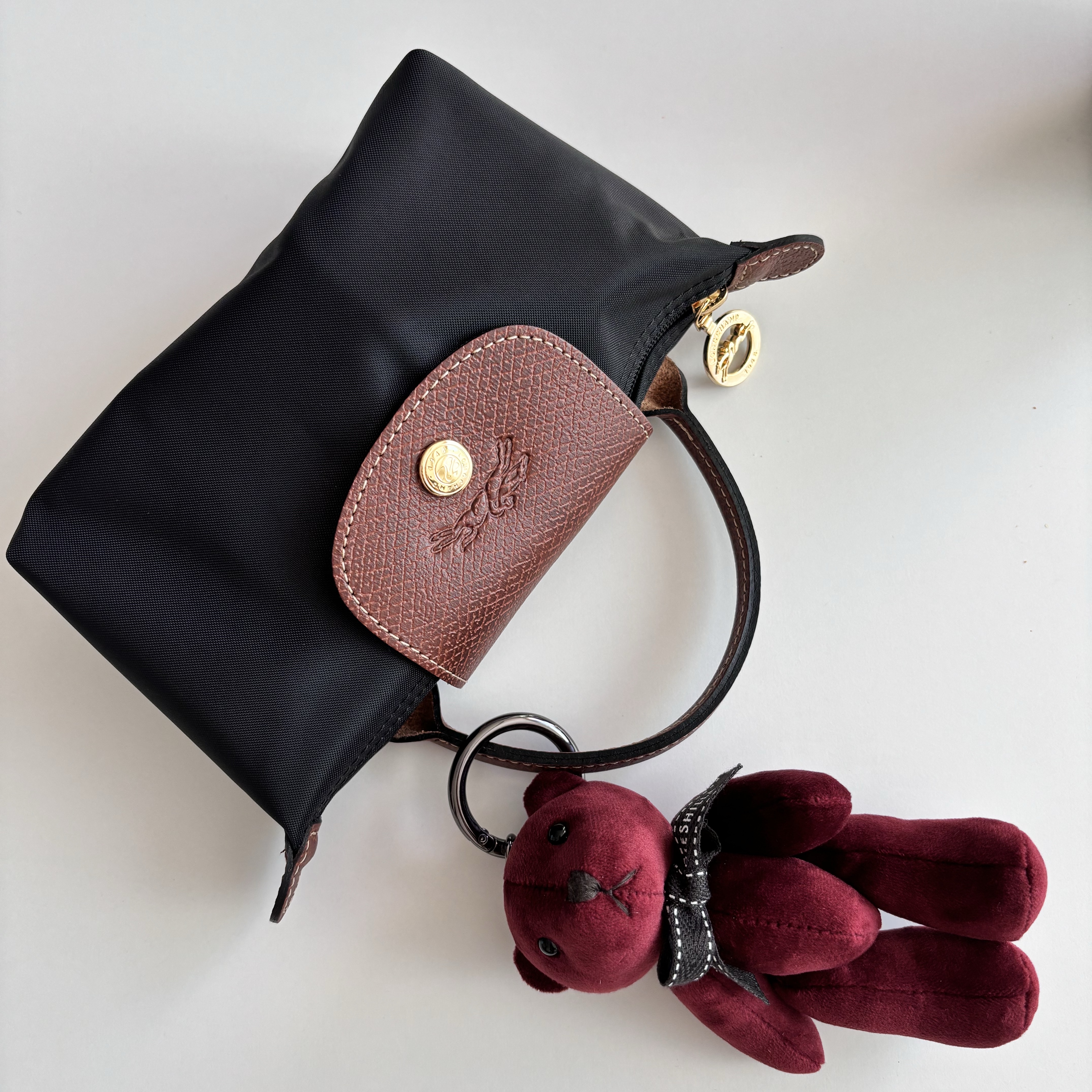 Longchamp Le Pliage Original Handle Pouch Black 착용 스타일