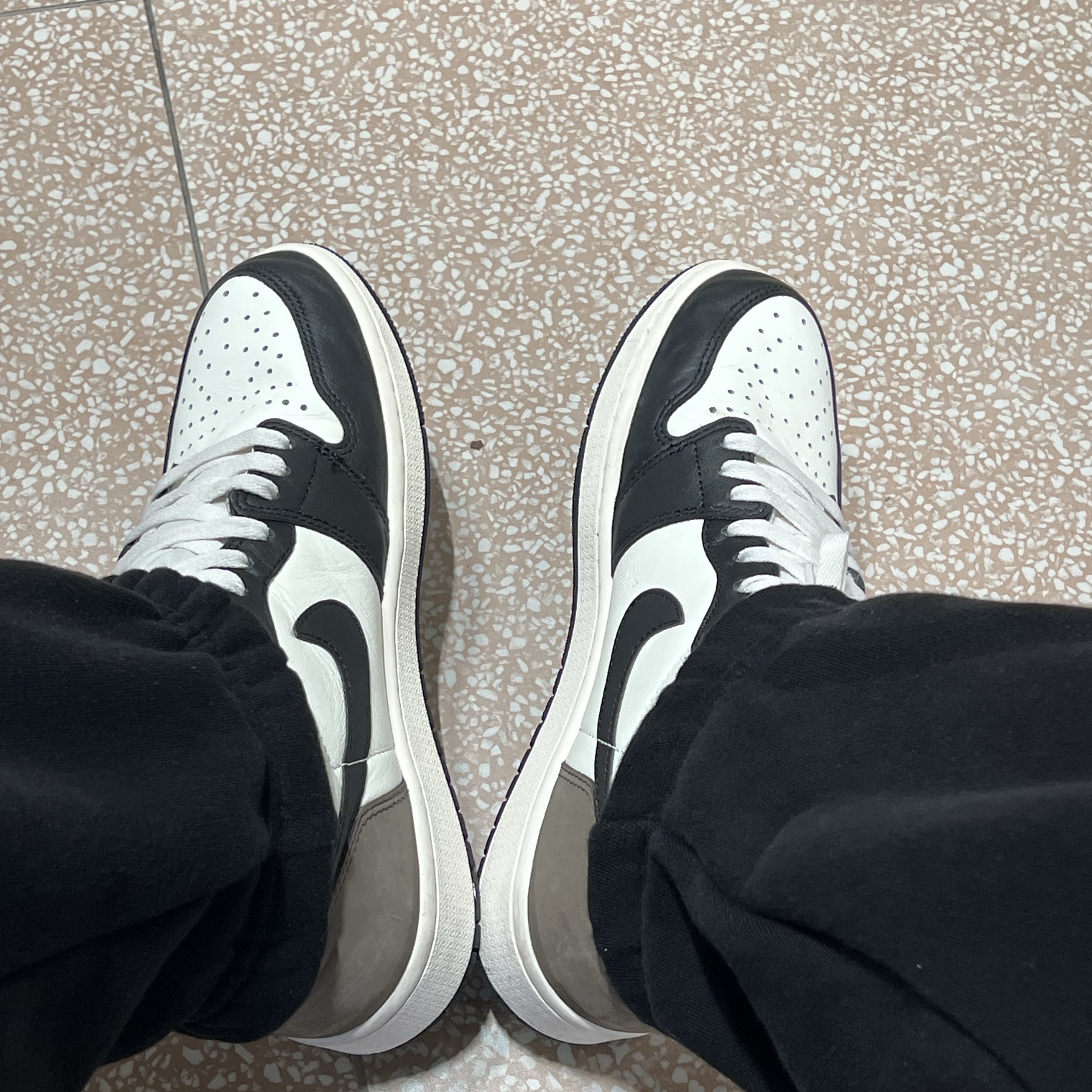 Jordan 1 Retro High OG Black Mocha 착용 스타일