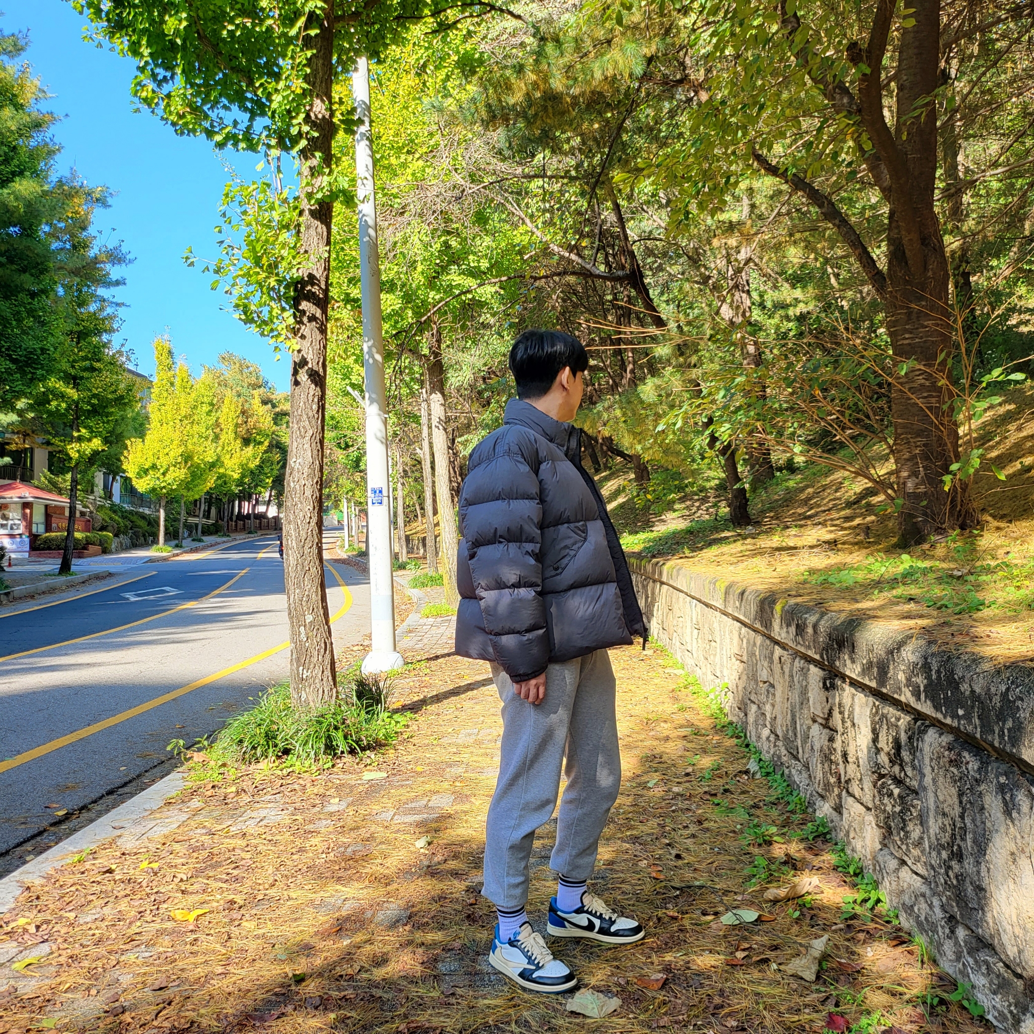 Stone Island 40623 Garment Dyed Crinkle Reps Recycled Nylon Down Jacket Lead - 23FW, Jordan 1 x Travis Scott x Fragment Retro Low OG SP Military Blue 착용 스타일