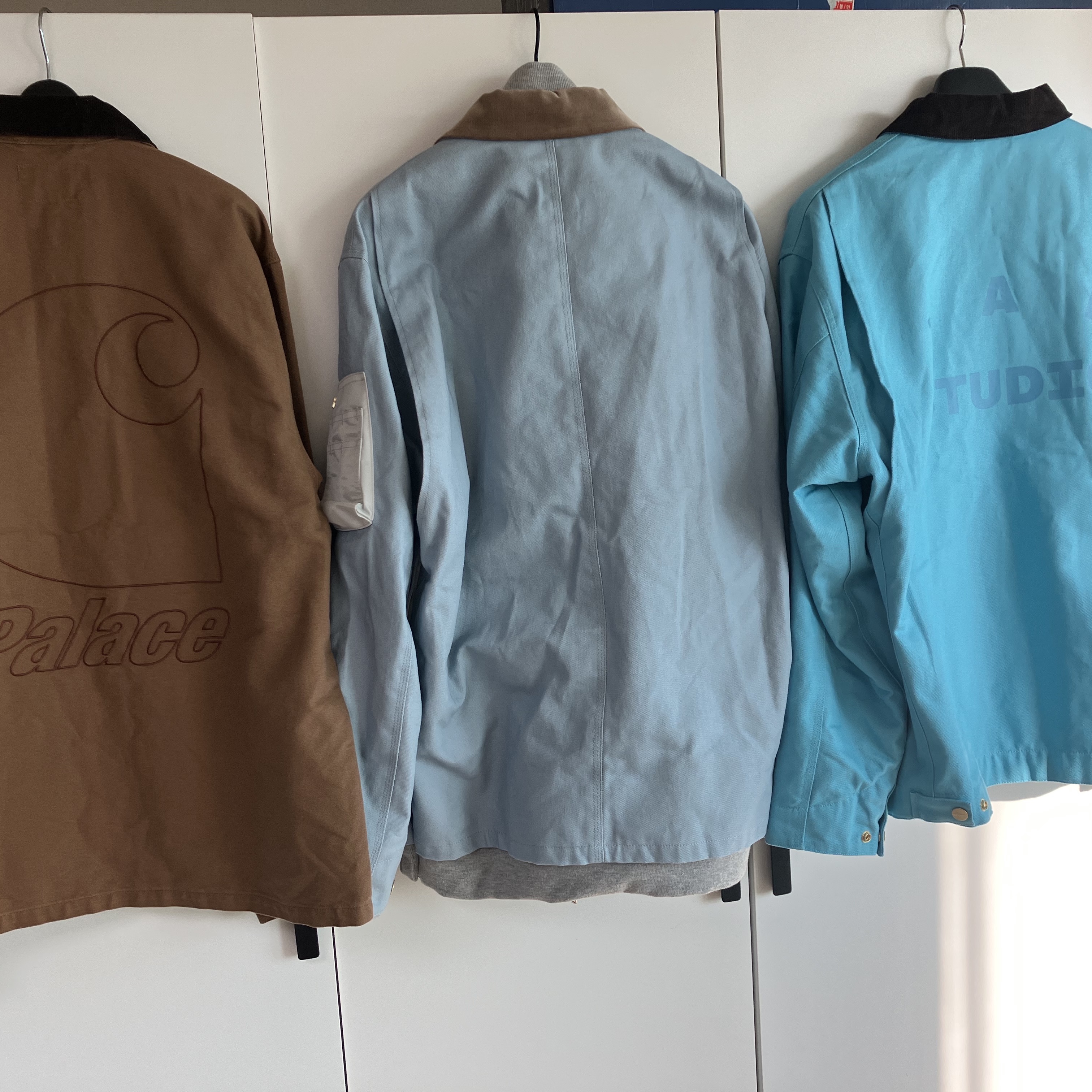 Palace x Carhartt WIP Michigan Coat Hamilton Brown Tobacco - 23FW, Sacai x Carhartt WIP Canvas MA-1 Jacket Michigan Light Blue 착용 스타일 - 2