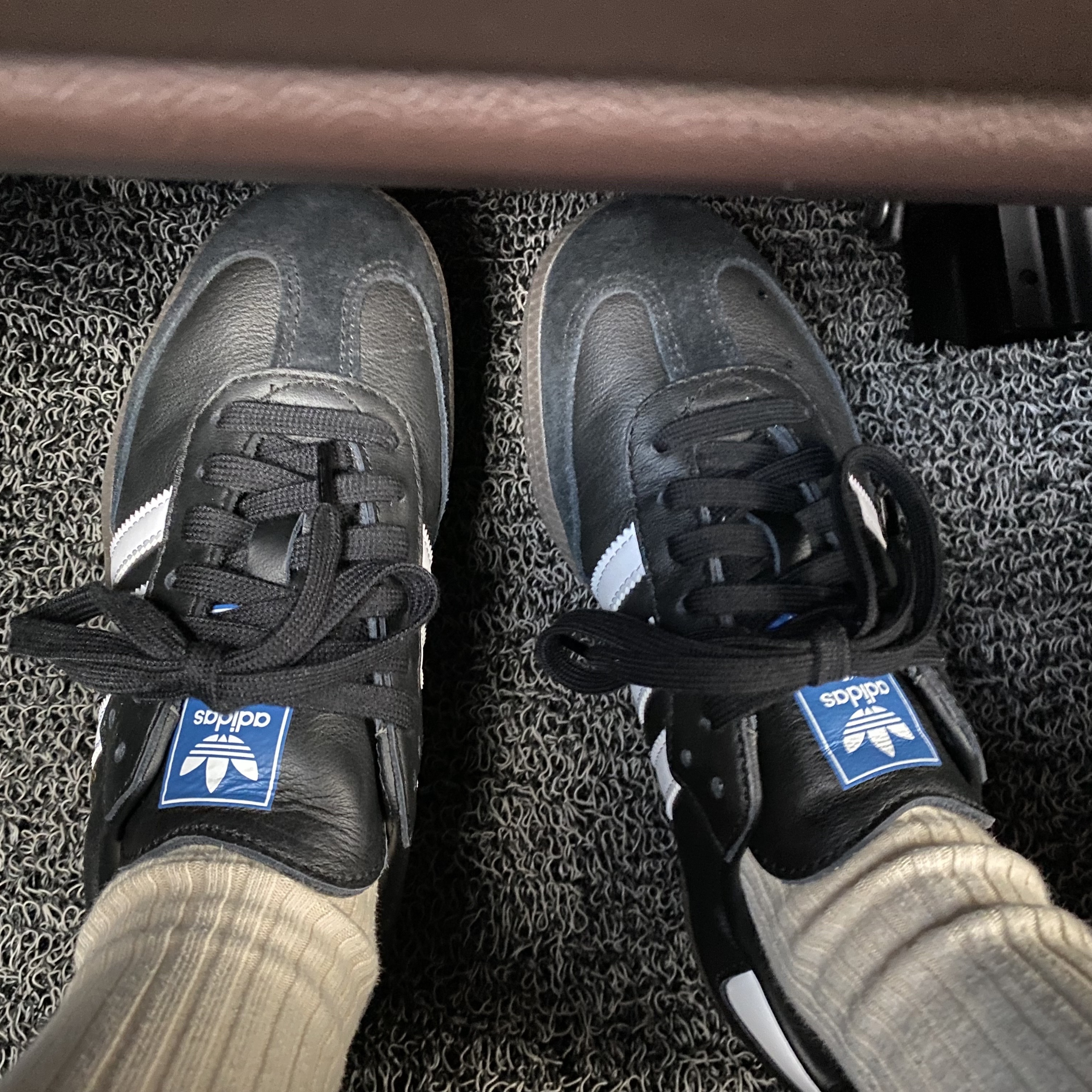 Adidas Samba OG Black White Gum 착용 스타일