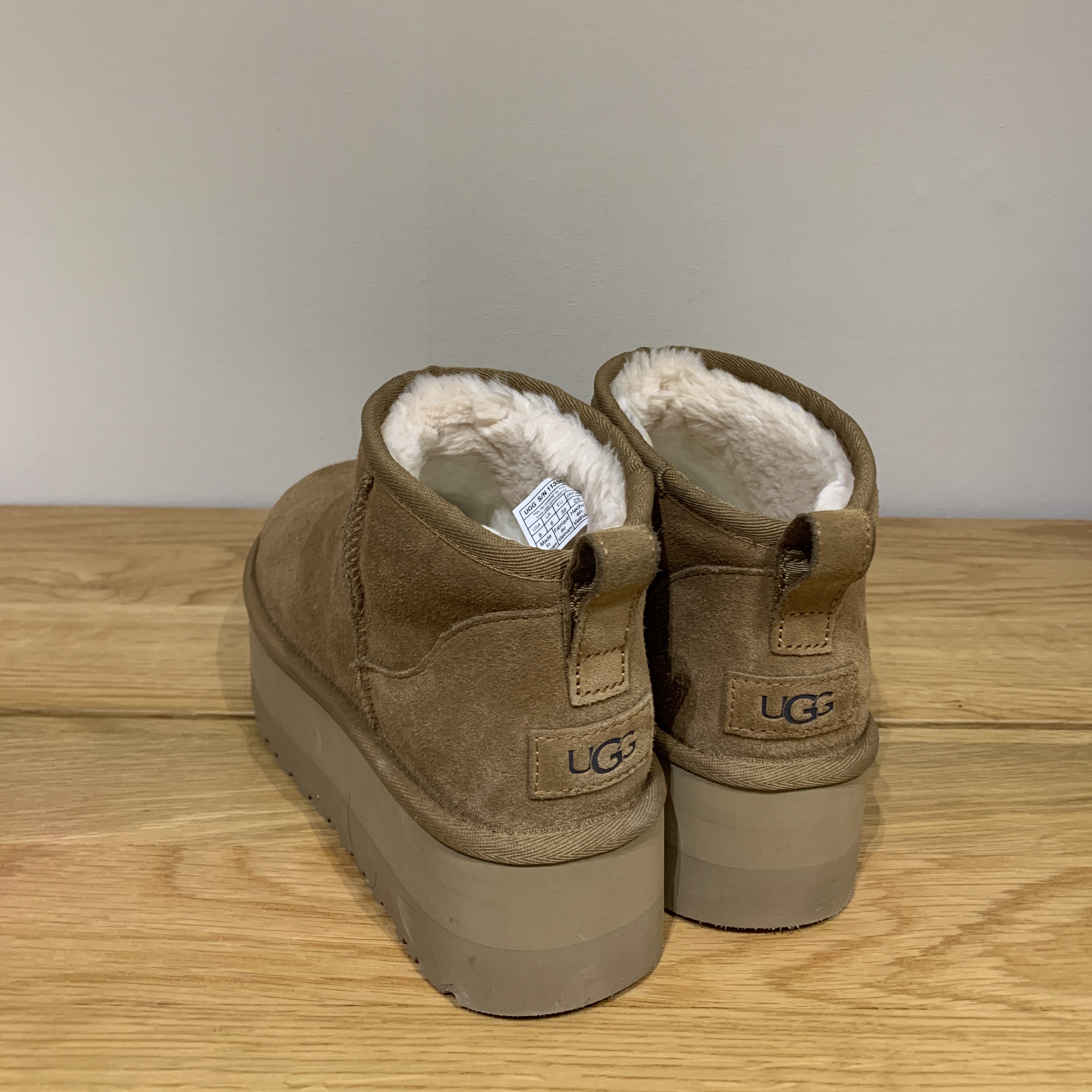 (W) UGG Classic Ultra Mini Platform Boots Chestnut 착용 스타일