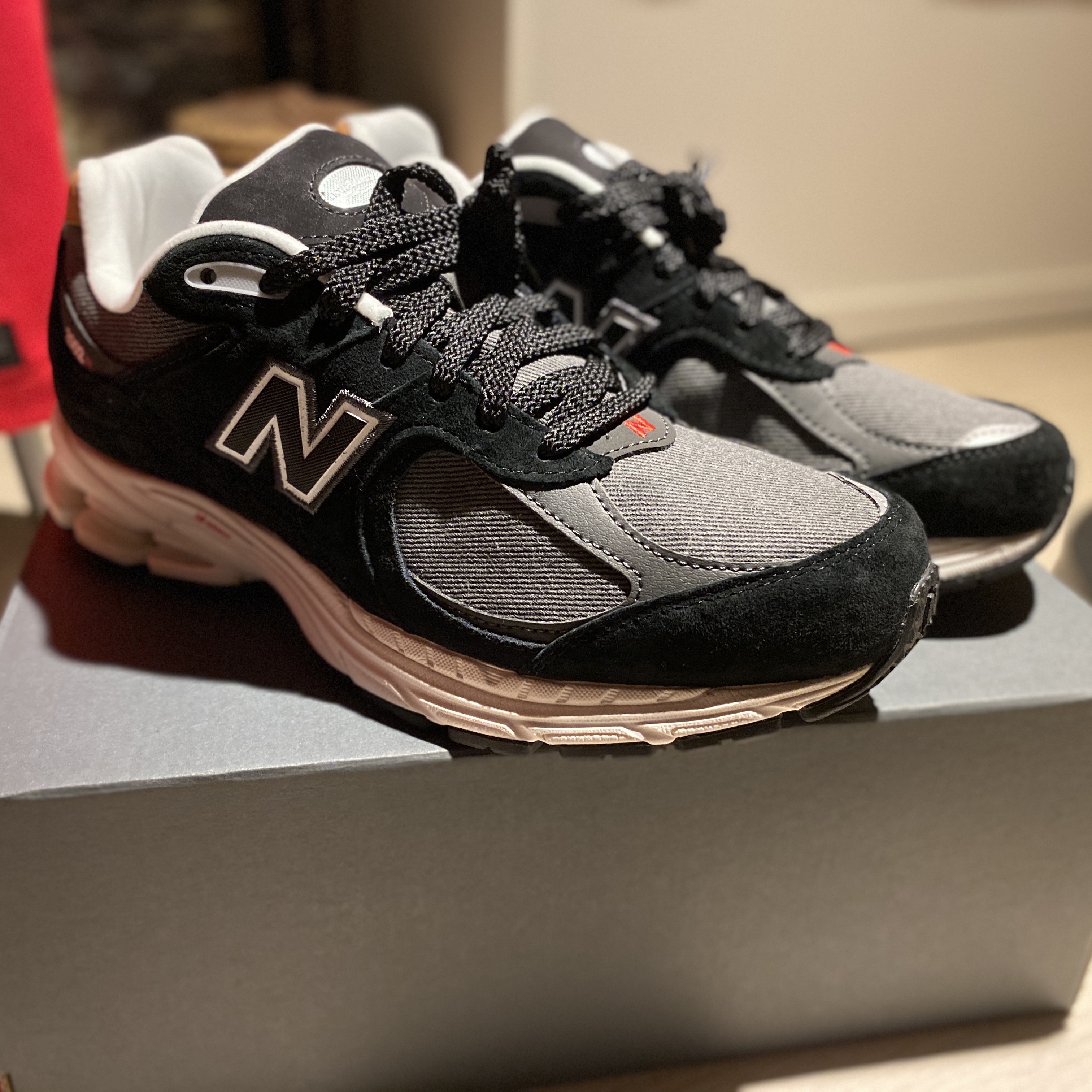 New Balance 2002R Black Sepia, Nike Korea Dri-Fit Stadium Home SS Jersey Global Red - Asia (Non Marking Ver.) 착용 스타일 - 3