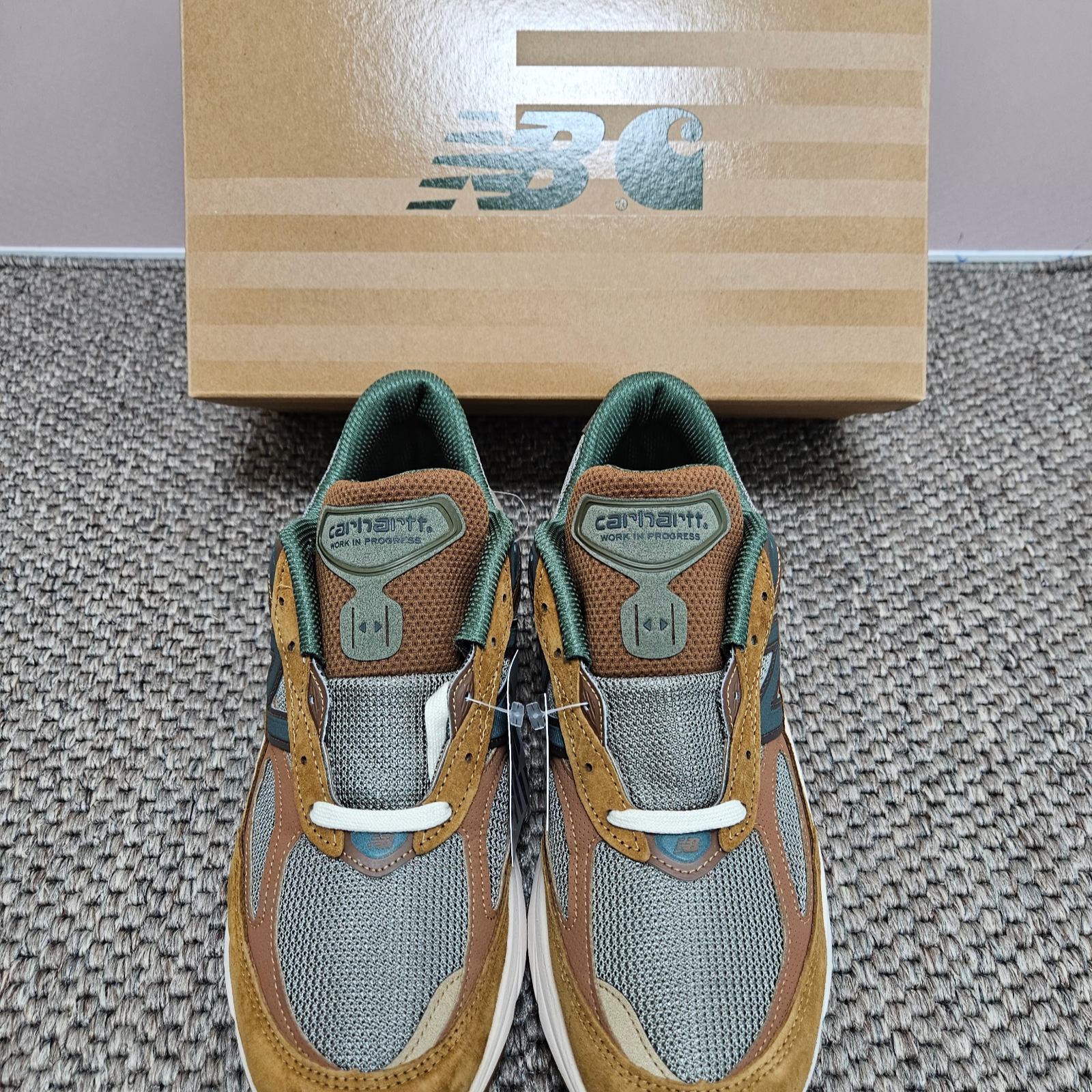 New Balance x Carhartt WIP 990v6 Made in USA Hamilton Brown Military Green 착용 스타일 - 2