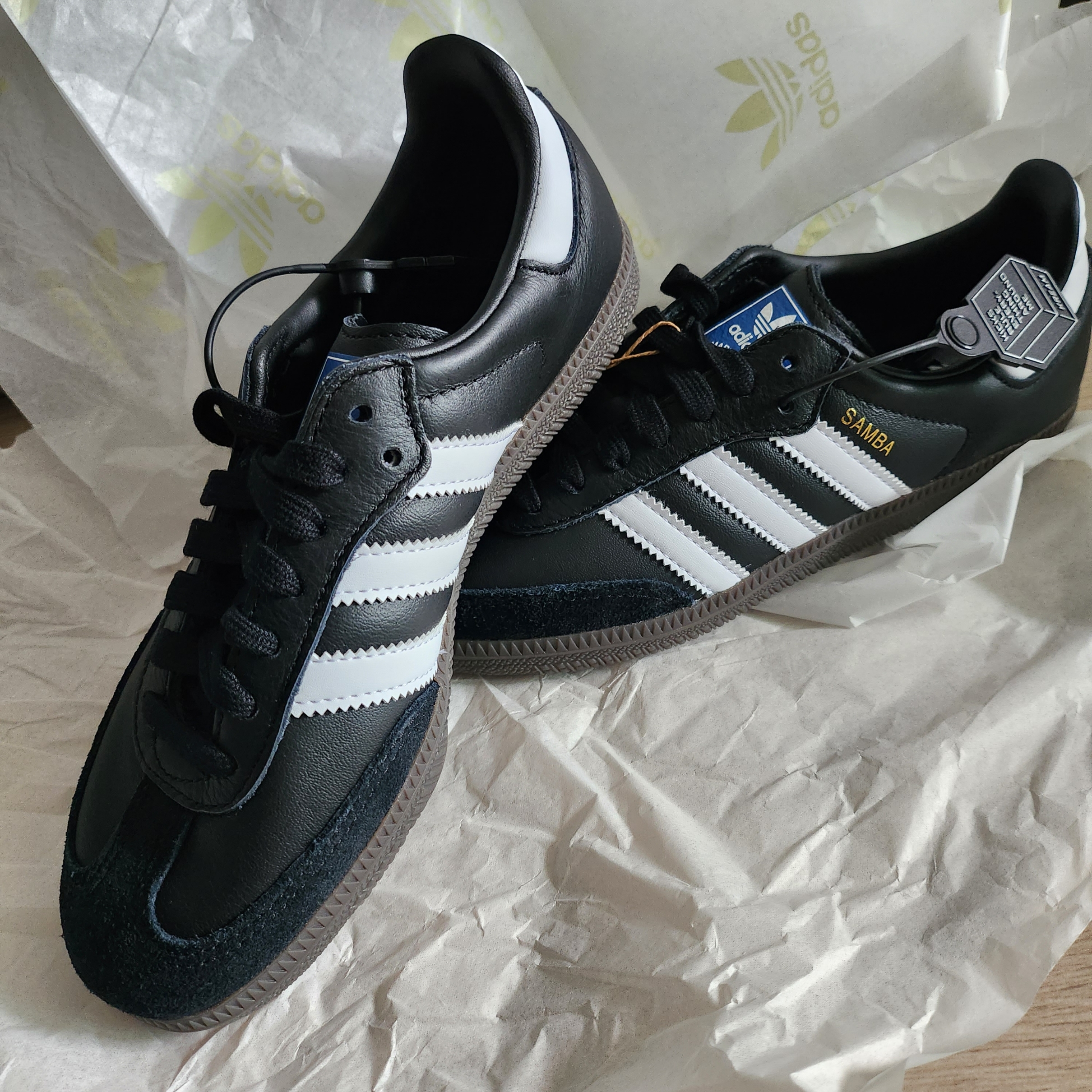 Adidas Samba OG Black White Gum 착용 스타일