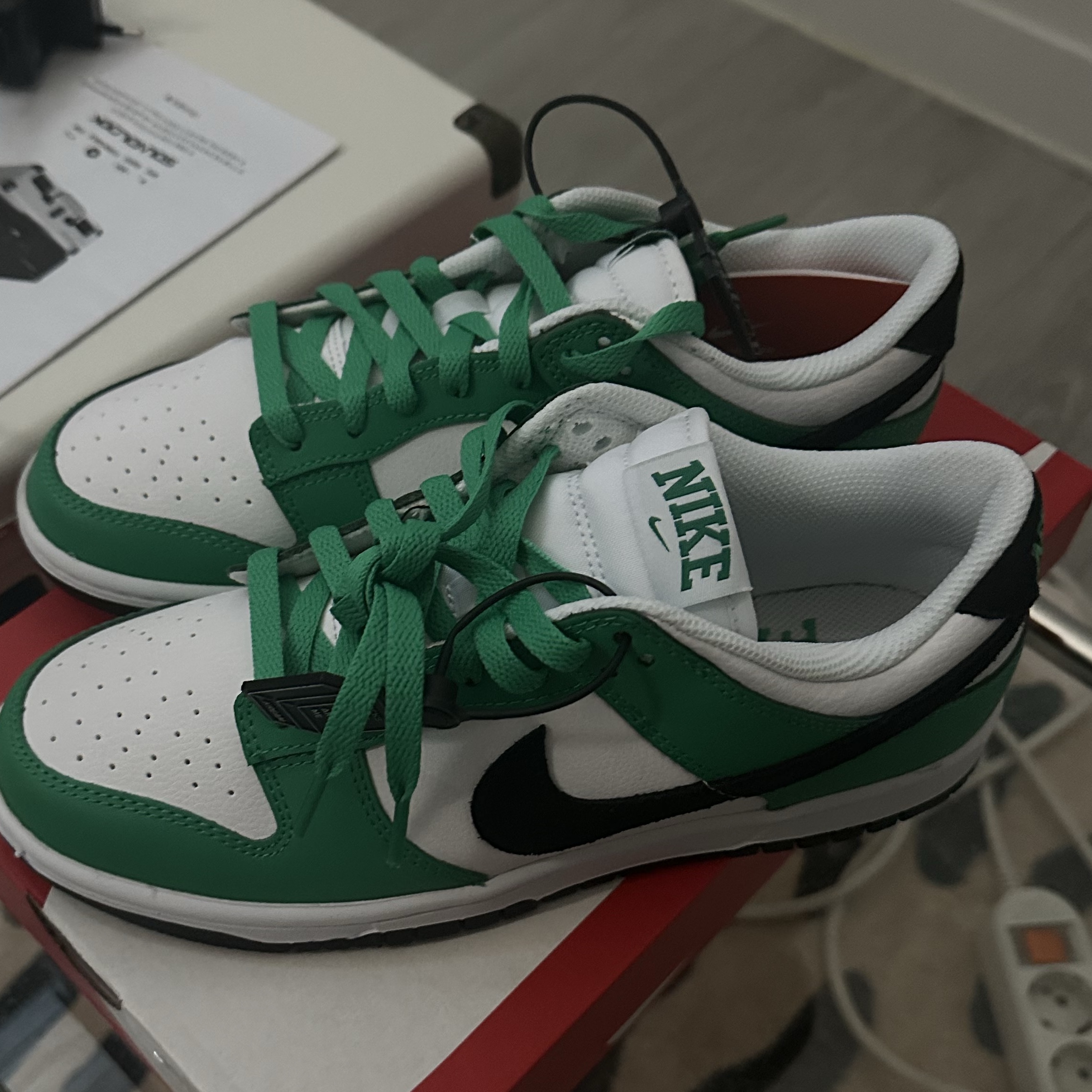 Nike Dunk Low White Green 착용 스타일