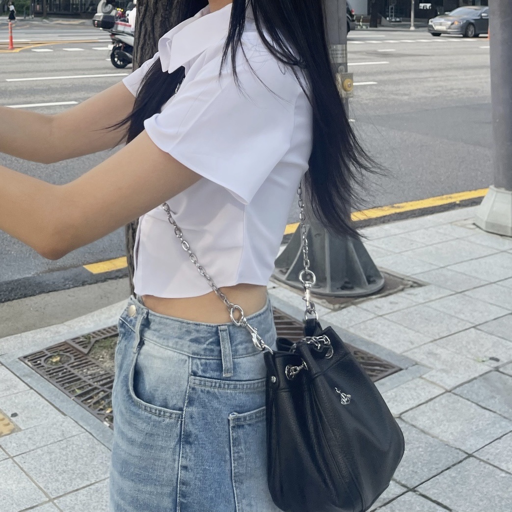 Vivienne Westwood Chrissy Small Bucket Bag Black 착용 스타일 - 2
