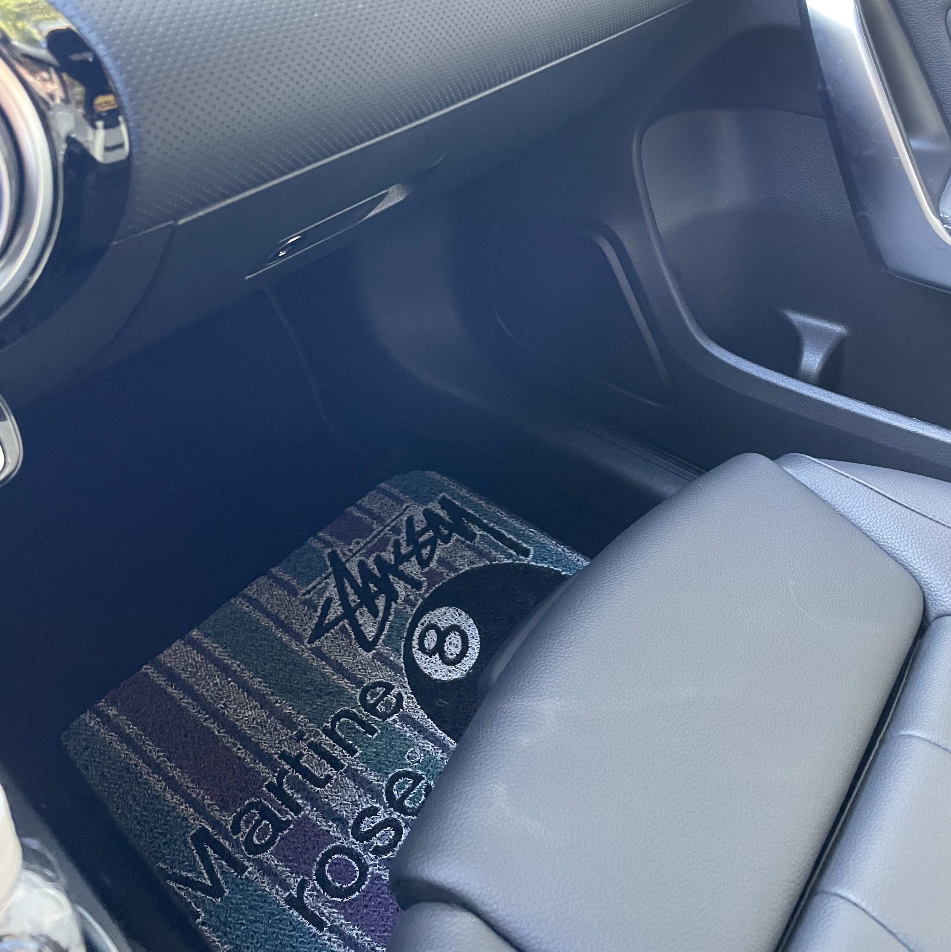 Stussy x Martine Rose Car Mat Set 착용 스타일 - 2