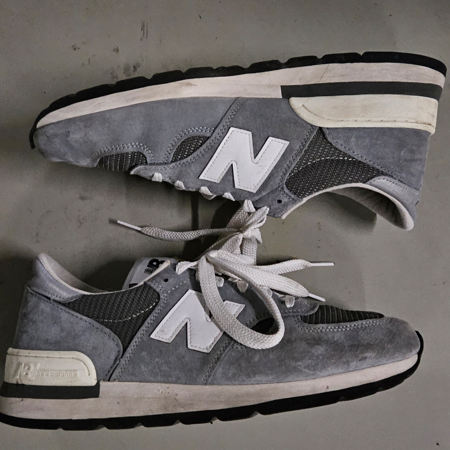 New Balance 990v1 Made in USA Grey White 착용 스타일