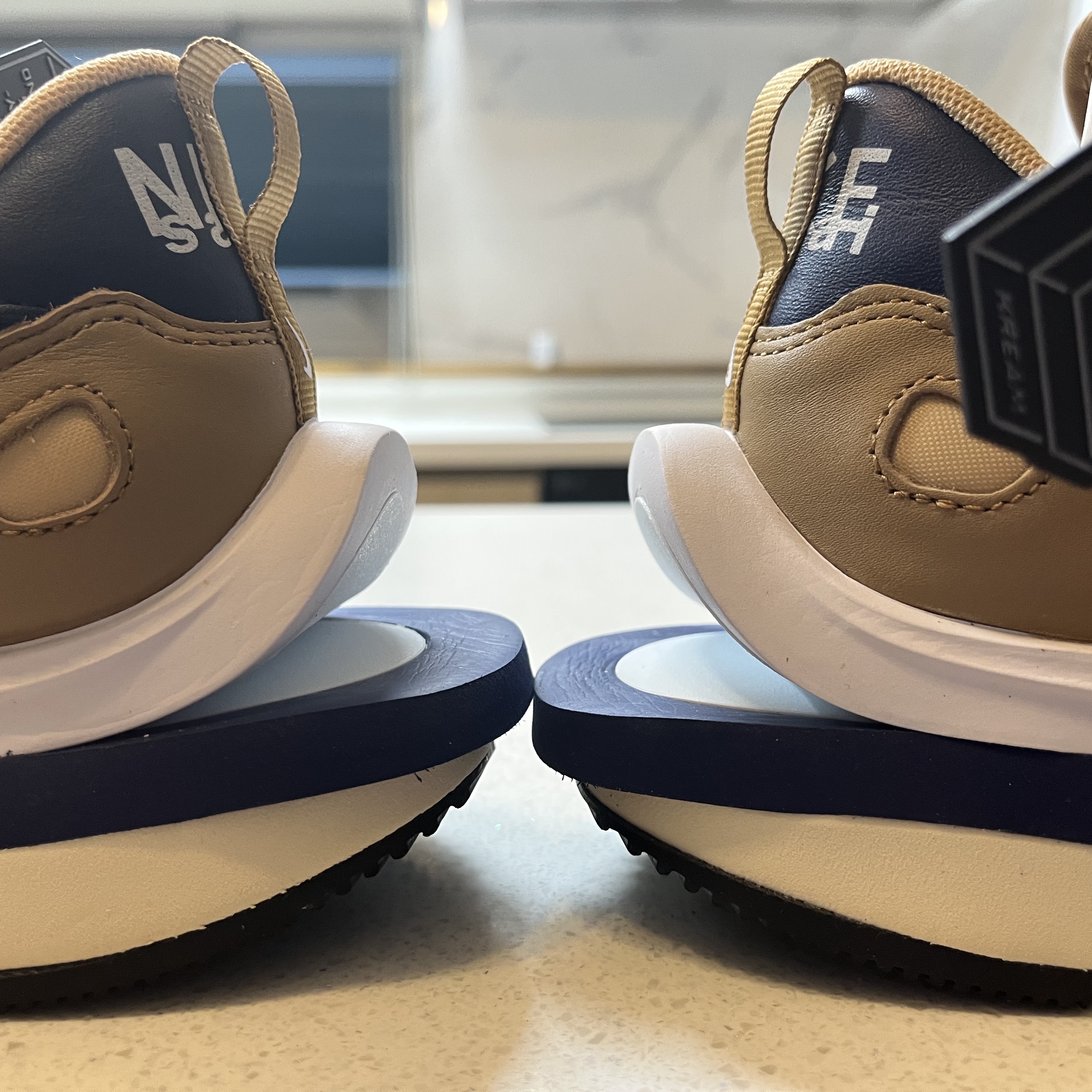 Nike x Sacai VaporWaffle Sesame and Blue Void 착용 스타일 - 1