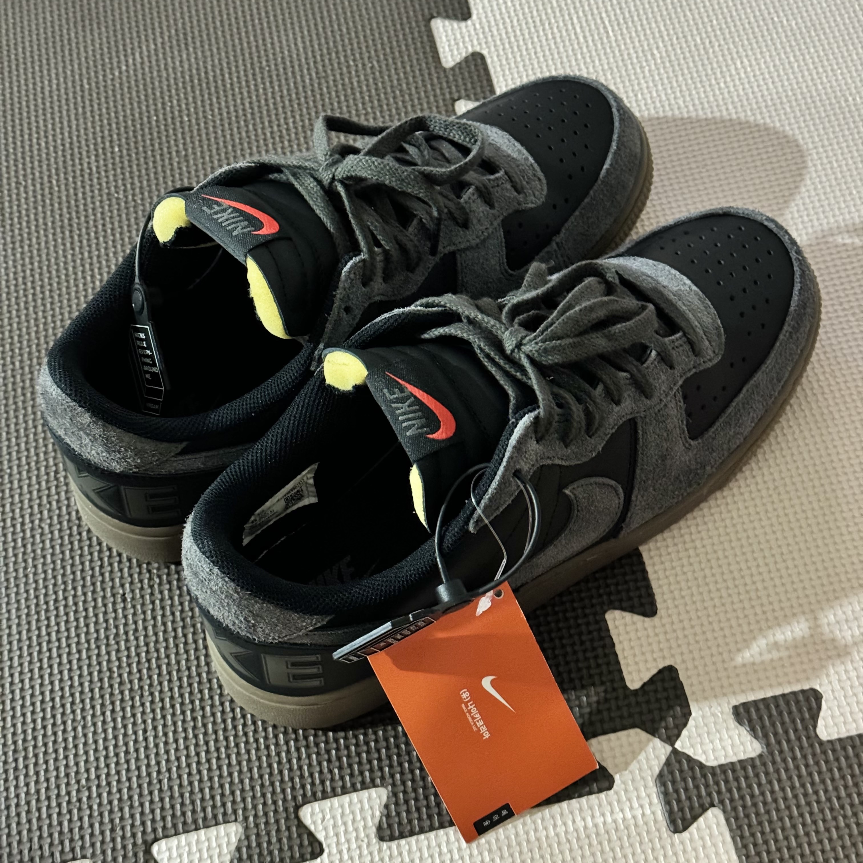 Nike Terminator Low Black Medium Ash 착용 스타일 - 3