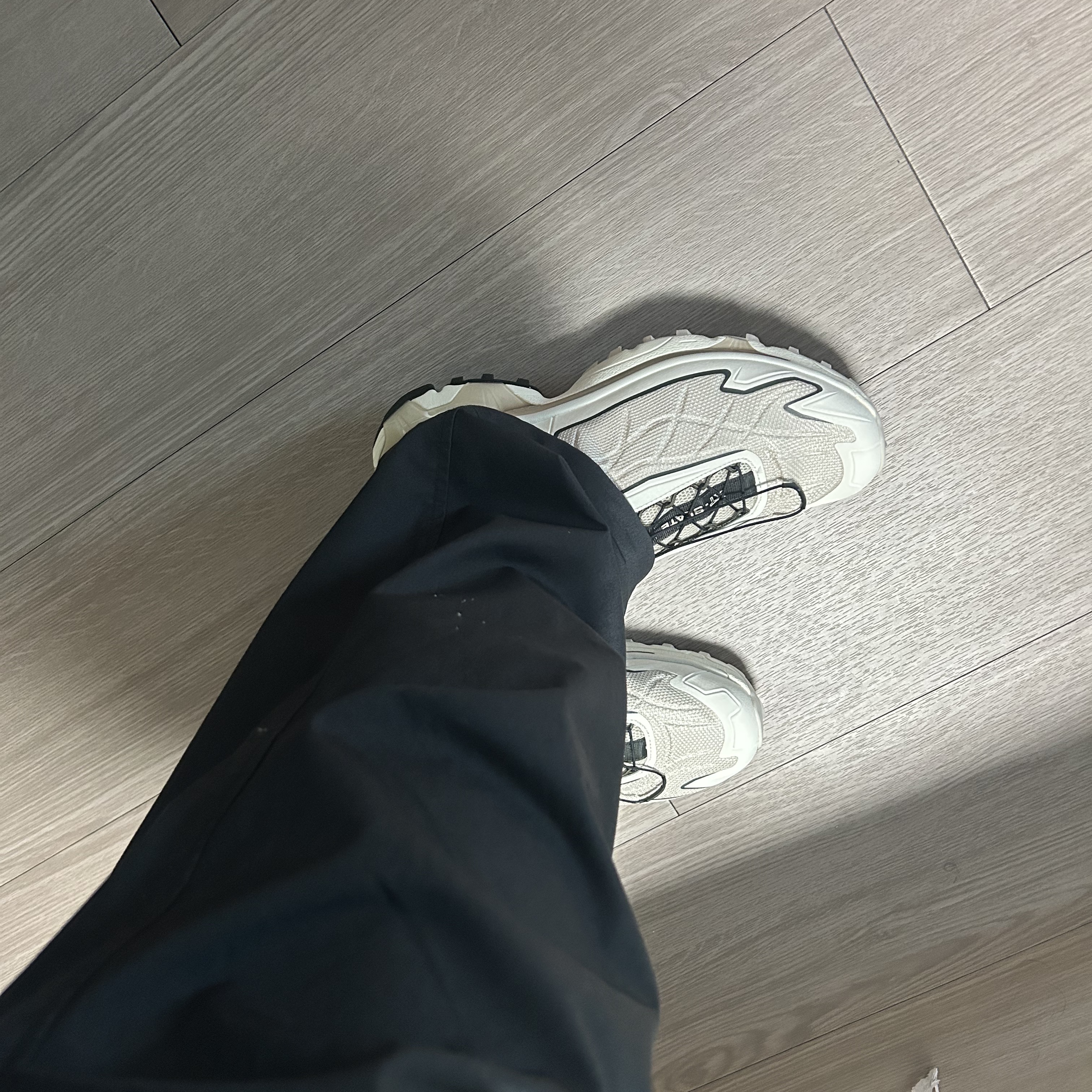 Salomon XT-Slate ADV Vanila Rainy Day 착용 스타일 - 2