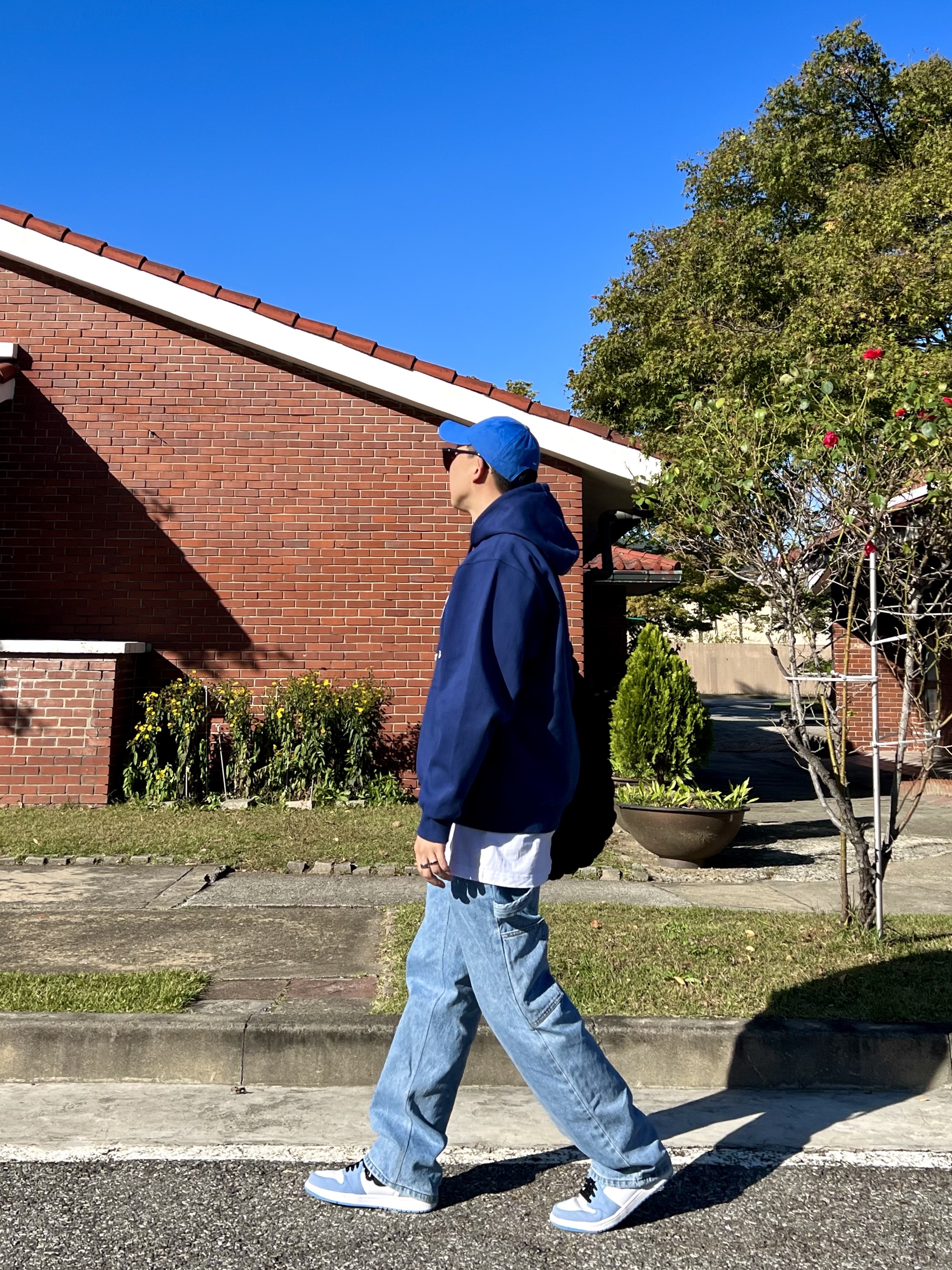Ader Error Verif Logo Hoodie Navy, Jordan 1 Retro High OG University Blue 착용 스타일